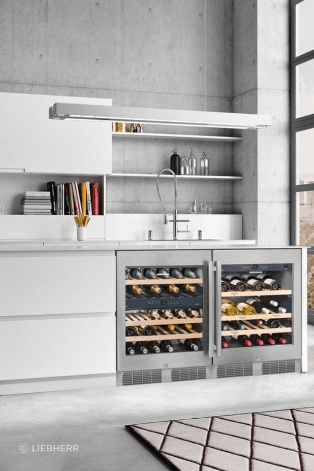 As a dual-temperature zone wine cabinet, the UWTes 1672 —a built-in under bench wine cellar — is perfect for all reds, whites, and champagne