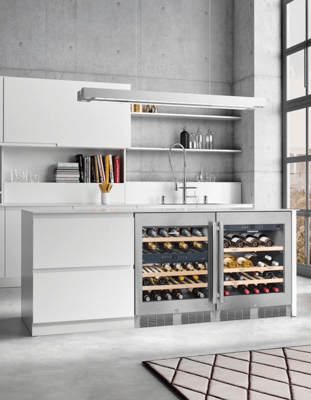 As a dual-temperature zone wine cabinet, the UWTes 1672 —a built-in under bench wine cellar — is perfect for all reds, whites, and champagne