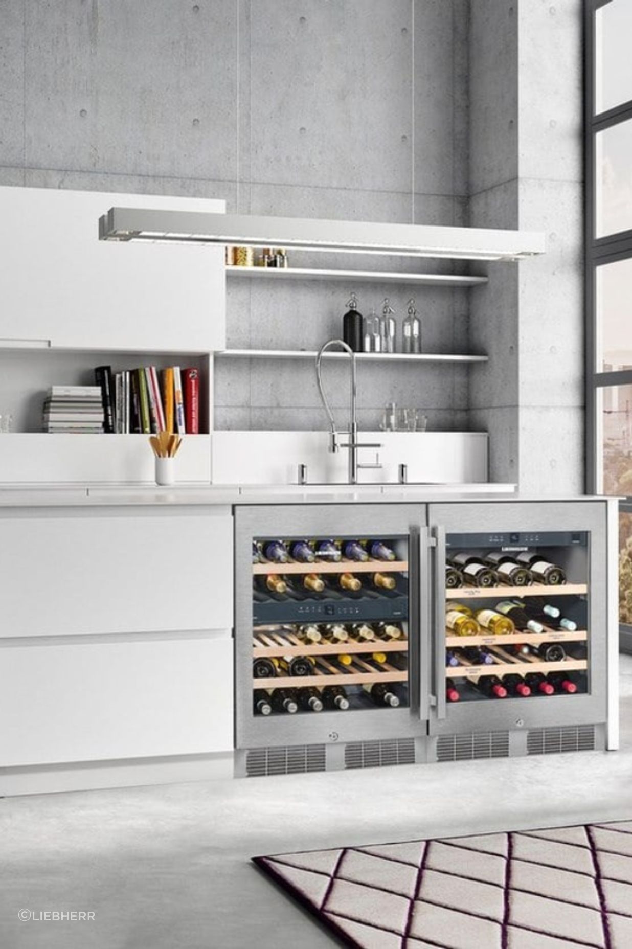 As a dual-temperature zone wine cabinet, the UWTes 1672 —a built-in under bench wine cellar — is perfect for all reds, whites, and champagne