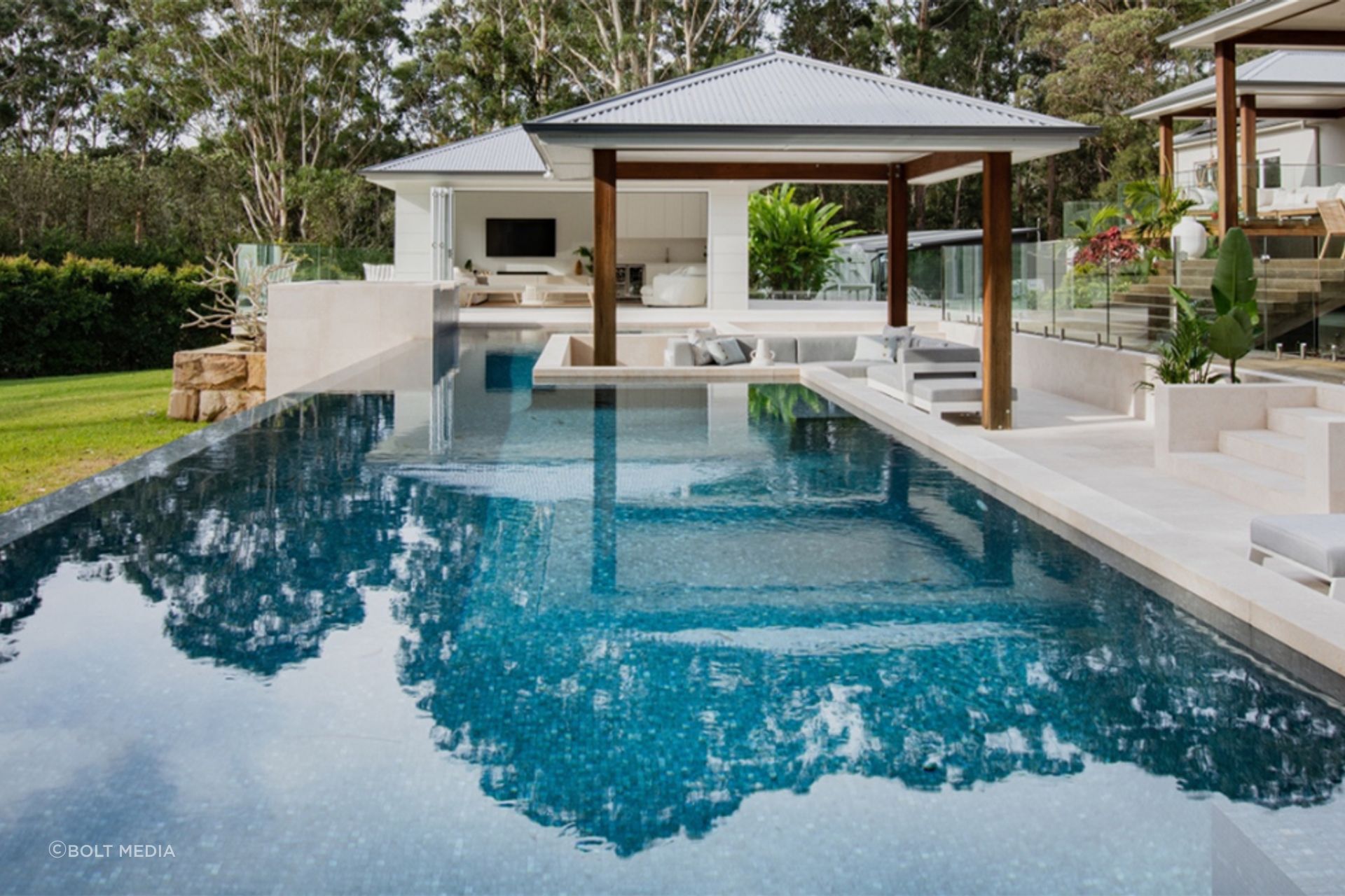 Where-can-Limestone-Tiles-Pavers-be-used09.png