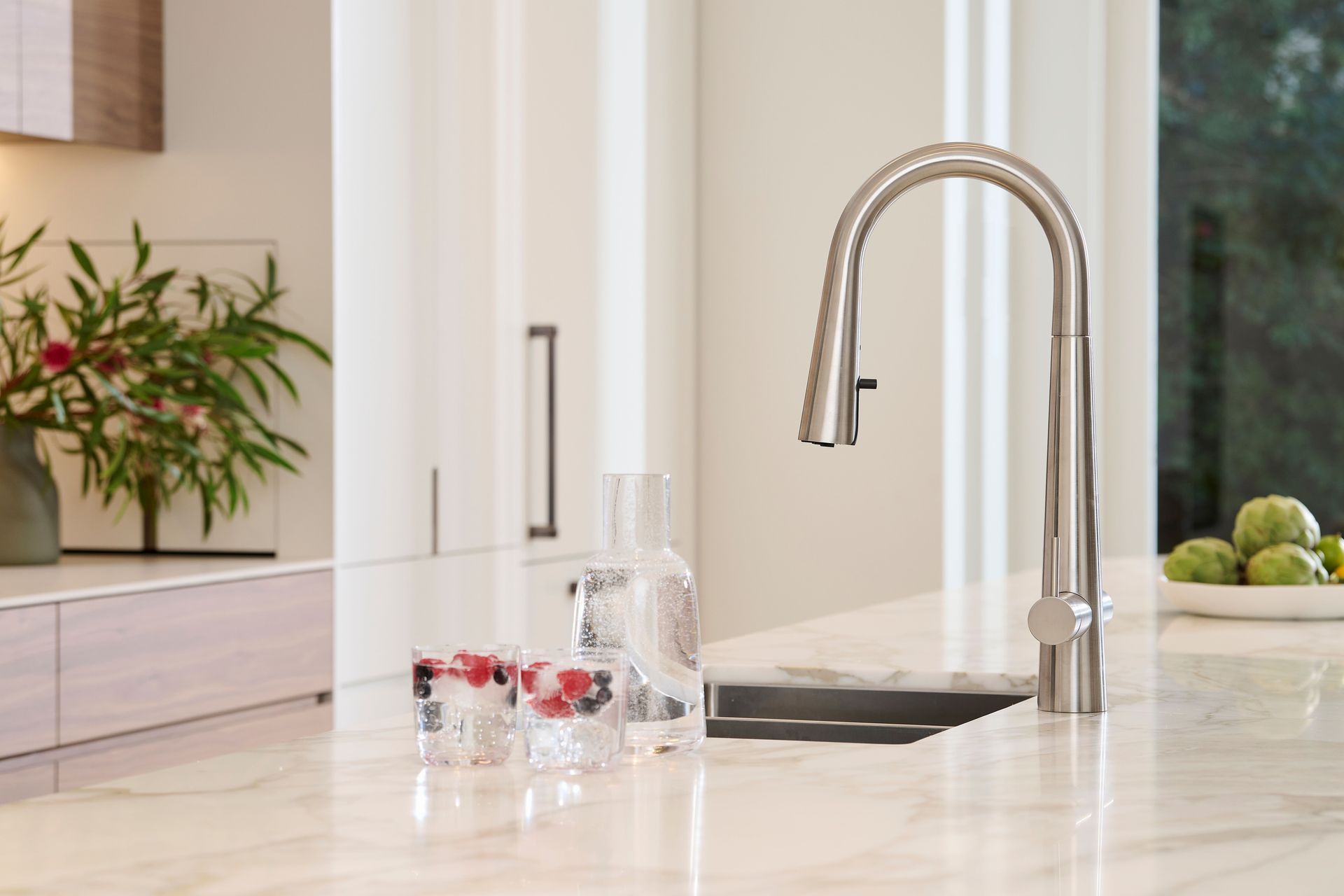 The Celsius Plus All-In-One Pull-Out is ideal for making quick and easy chilled summer drinks at a press of a button.