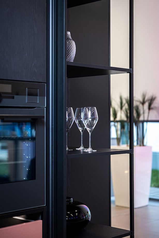 FurnSpin is compatible with Hettich’s Cadro aluminium frame system – further demonstrating its ability to seamlessly integrate into different systems and spaces.