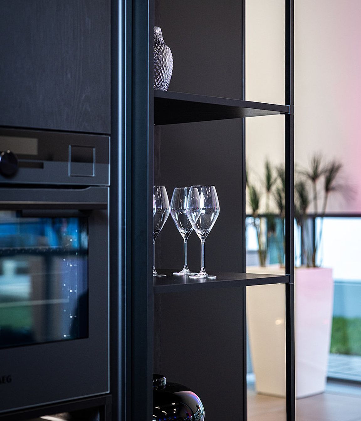 FurnSpin is compatible with Hettich’s Cadro aluminium frame system – further demonstrating its ability to seamlessly integrate into different systems and spaces.