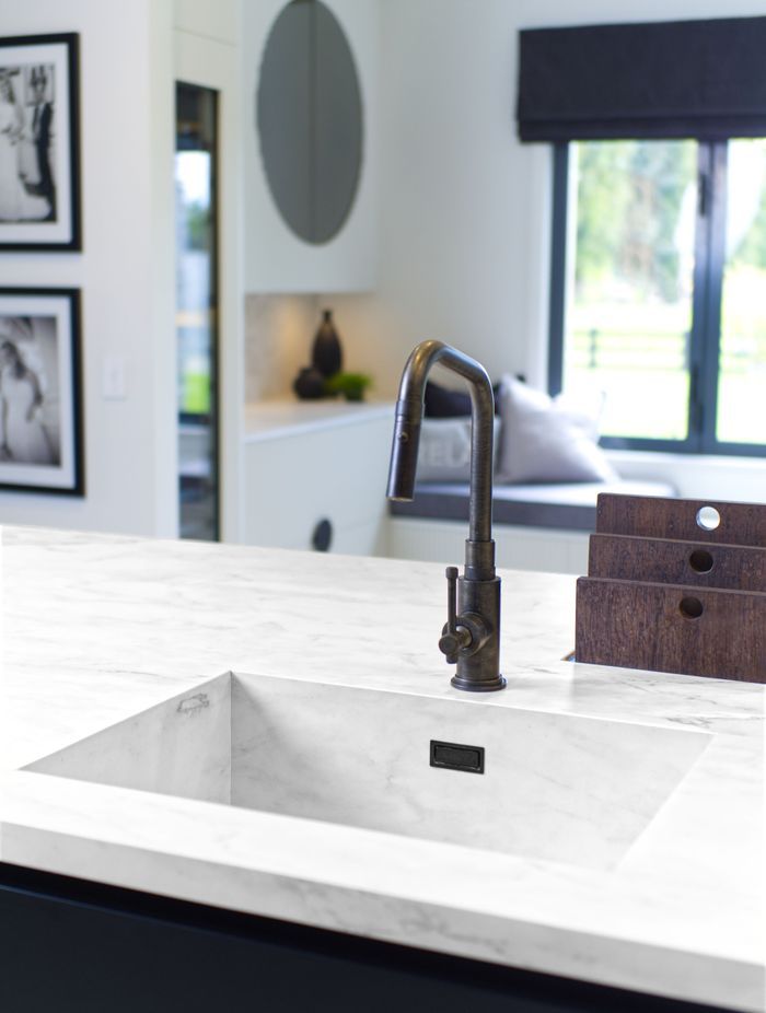 Dark kitchens can provide high contrast.