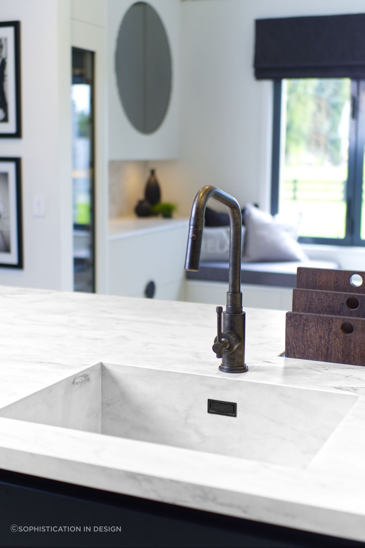 Dark kitchens can provide high contrast.