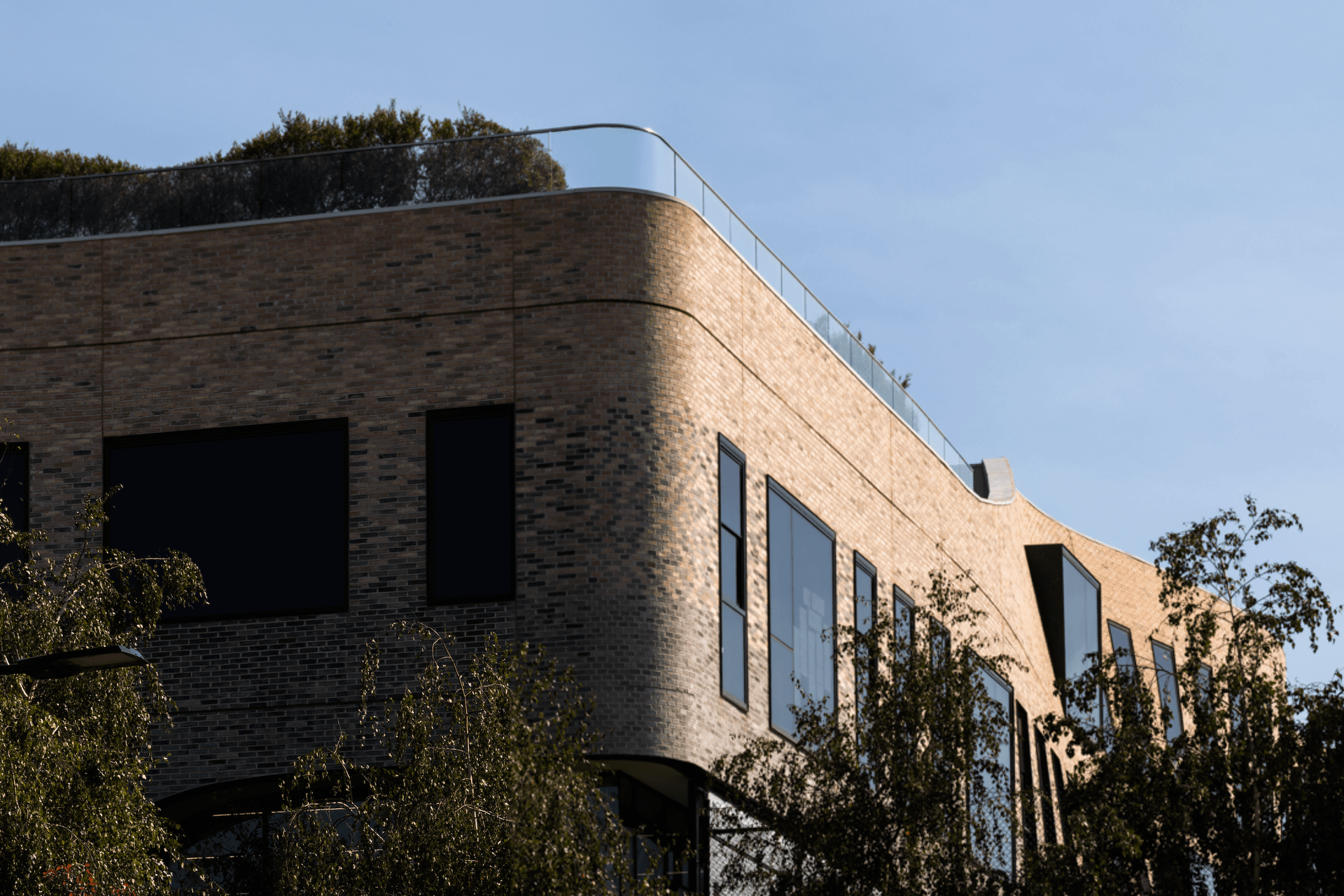 The natural colour variation of Petersen bricks made them perfect for the task.