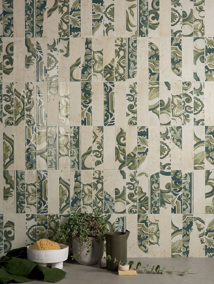 Designed and made in Italy, FREGIO is a decorative wall tile collection that skilfully captures the patterns and colours of Mediterranean Majolica pottery.