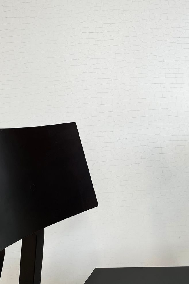 The most delicate finish of the three, Bone China plaster has a fine crazing effect that almost looks like porcelain.
