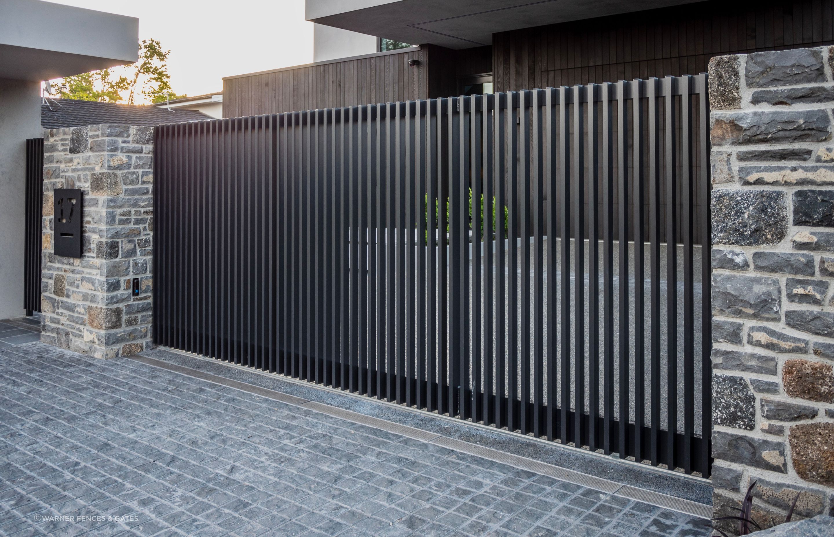 The gate, which utilises an automatic sliding drive mechanism, is equipped with safety beams.