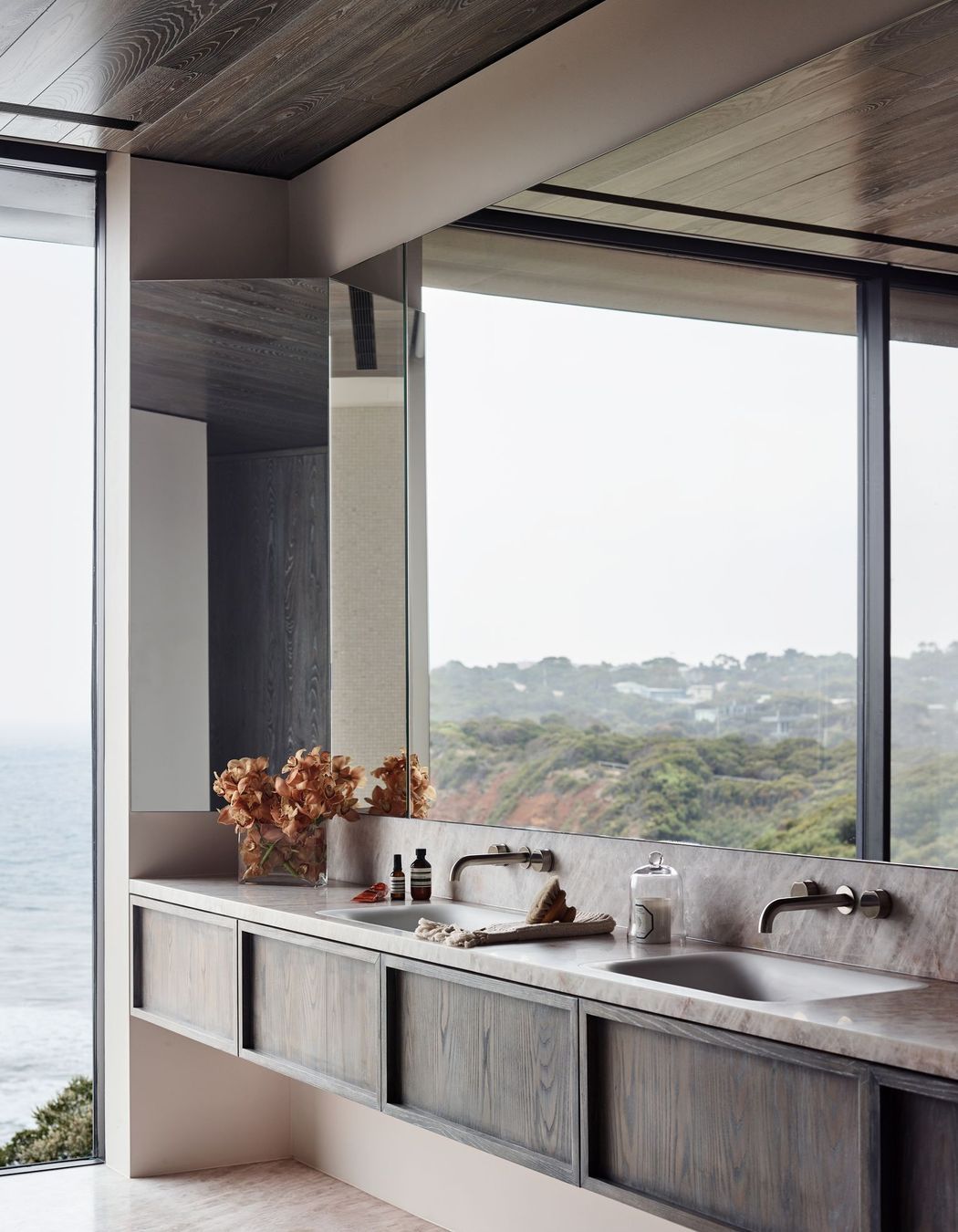 Great Ocean Road Residence by Rob Mills Architecture | Photography by Mark Roper&amp; Interiors |