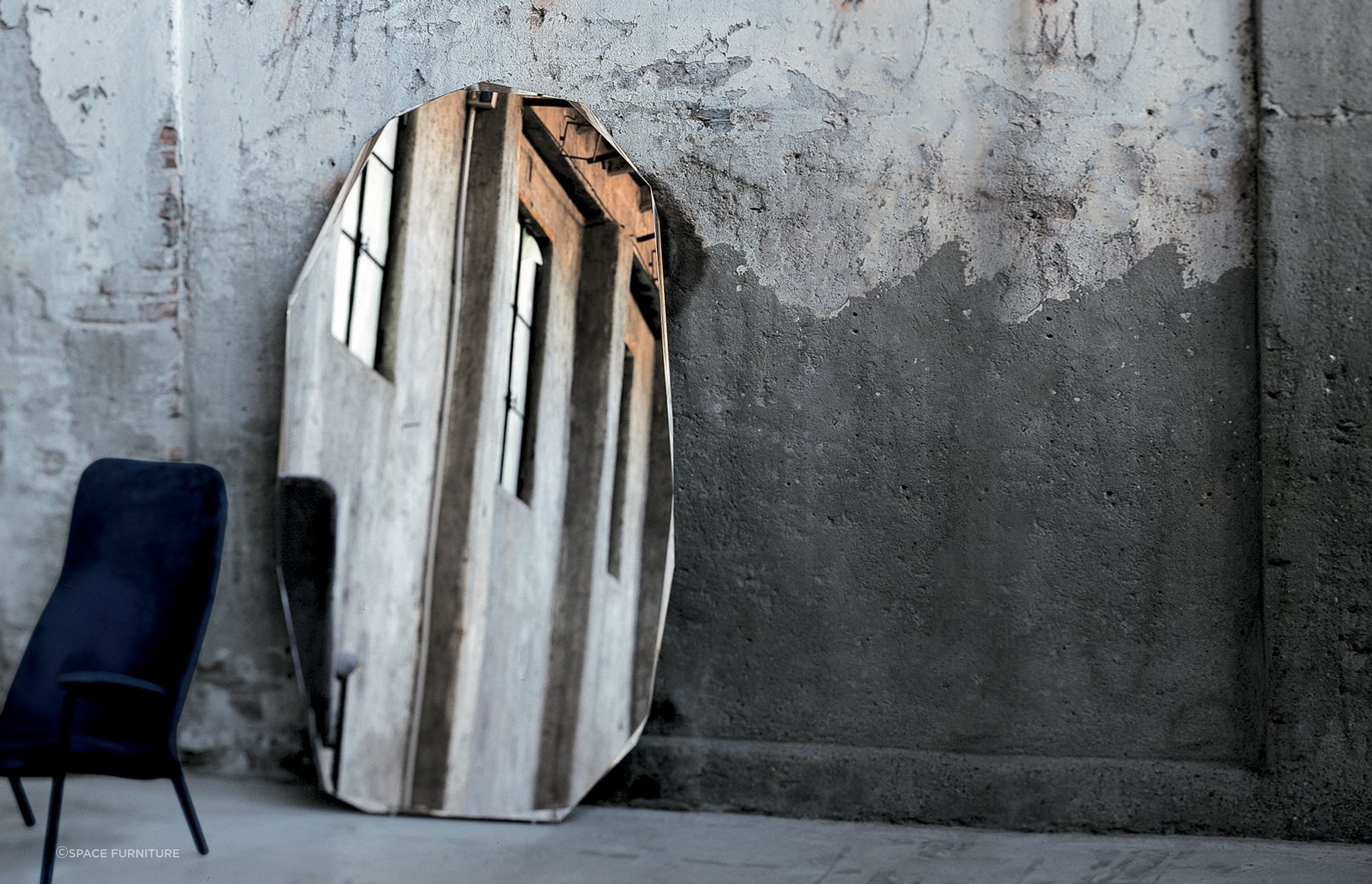Kooh-I-Noor Specchi | Mirror
By Space Furniture