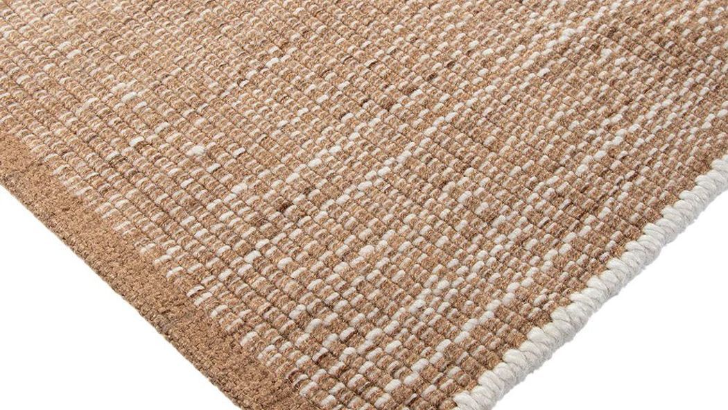 Tightly woven from recycled PET fibres, the Lonsdale rug’s flat weave design provides the perfect foundation for contemporary exterior spaces.