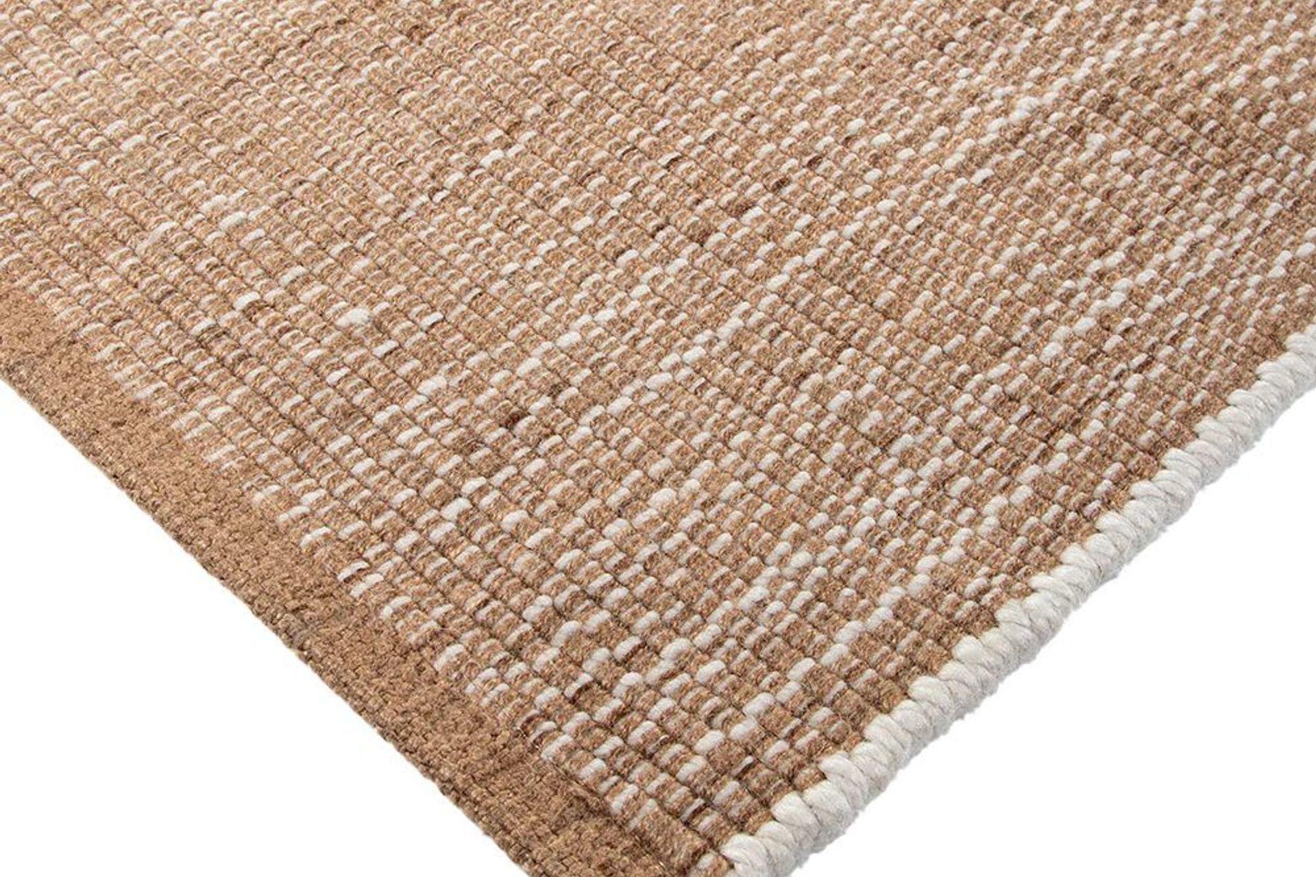 Tightly woven from recycled PET fibres, the Lonsdale rug’s flat weave design provides the perfect foundation for contemporary exterior spaces.