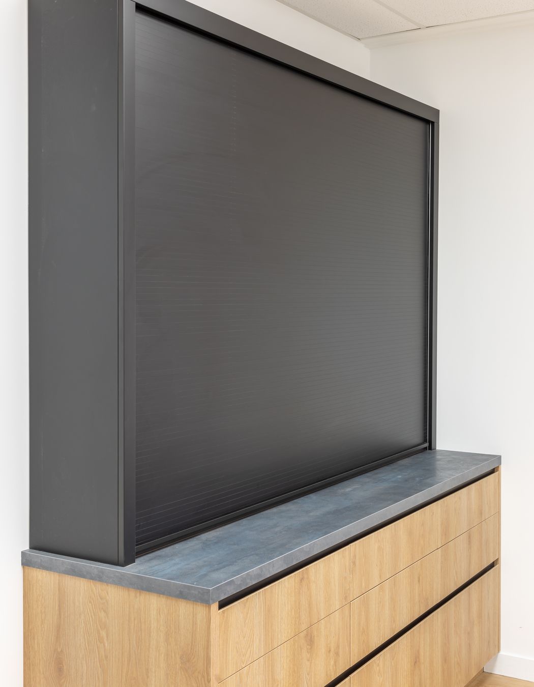 The roller door in Acrymatte is the perfect easy-to-wipe surface to hide the pantry shelves.