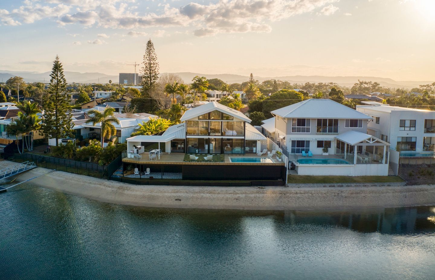 Broadbeach Waters Residence by Studio Snell | Photography by Kristian Van Der Beek