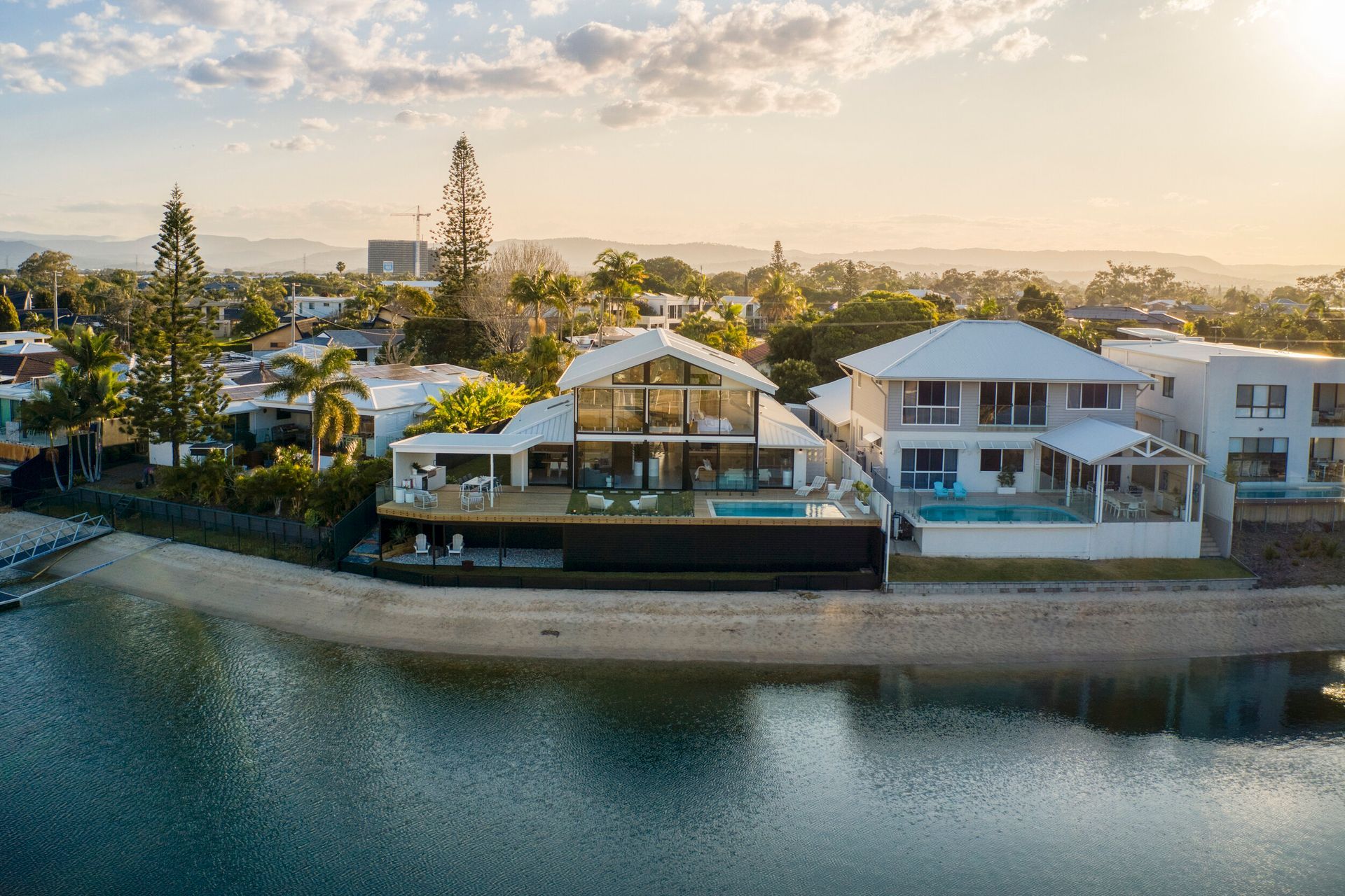 Broadbeach Waters Residence by Studio Snell | Photography by Kristian Van Der Beek