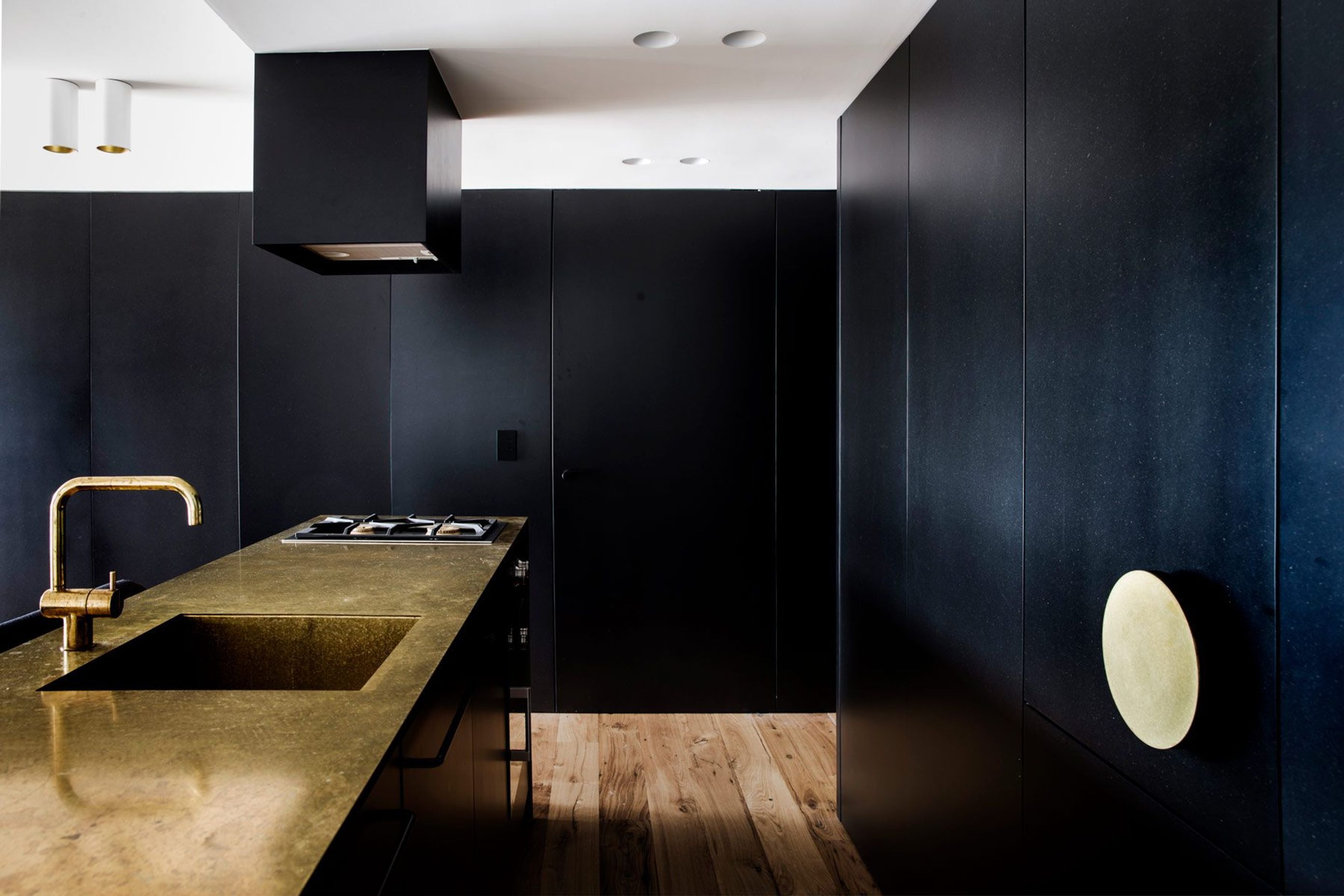 Finger Wharf Apartment by Studio Prineas | Photography by Chris Warnes &amp; Katherine Lu