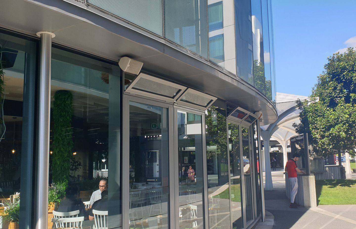 EllisCo supplied and installed the chain drive motorlink actuator, and motor controller standard natural ventilation for control panels to supply natural ventilation for the Crossing Highbrook bar and restaurant area.