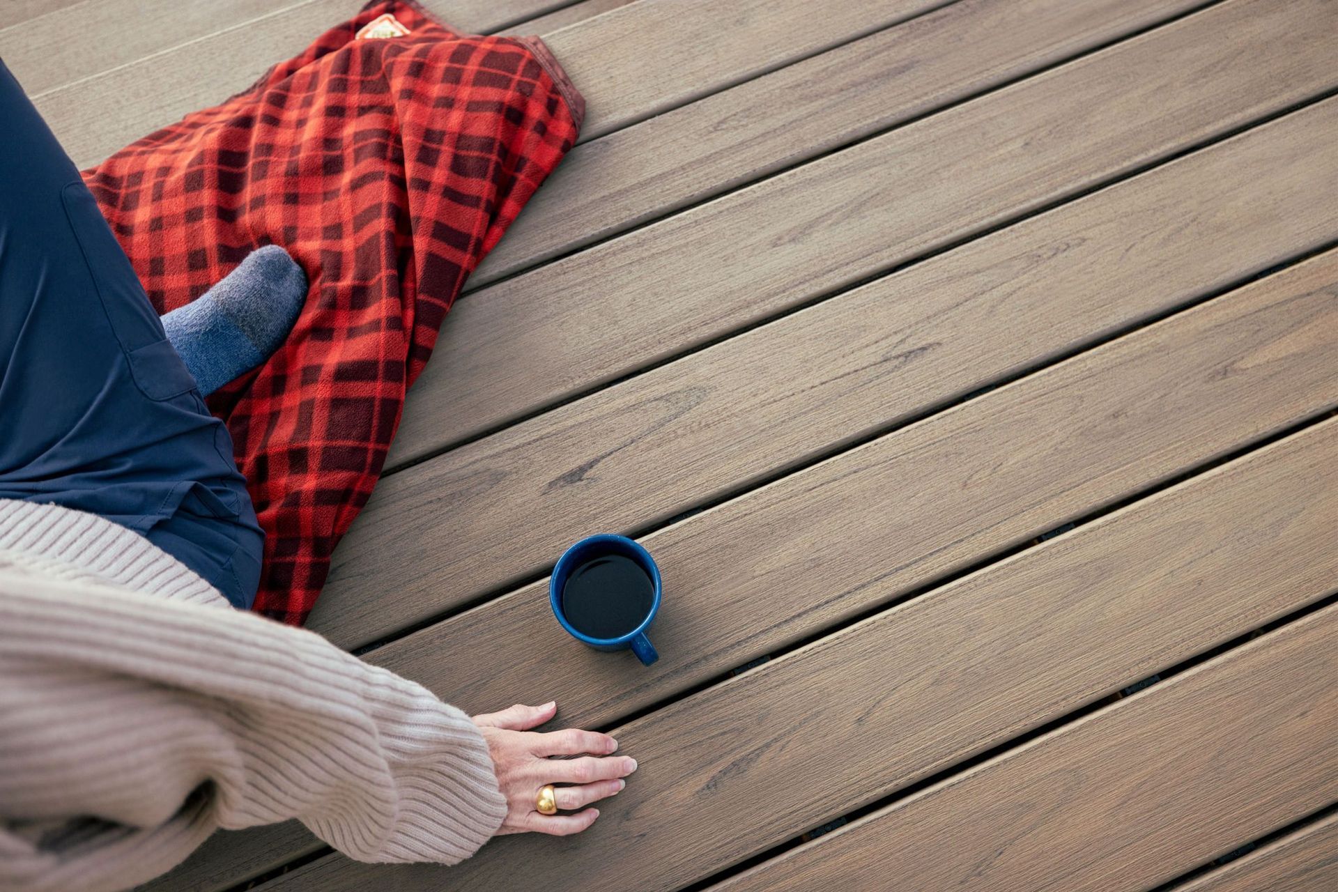 Trex Transcend Lineage features a sophisticated woodgrain pattern.