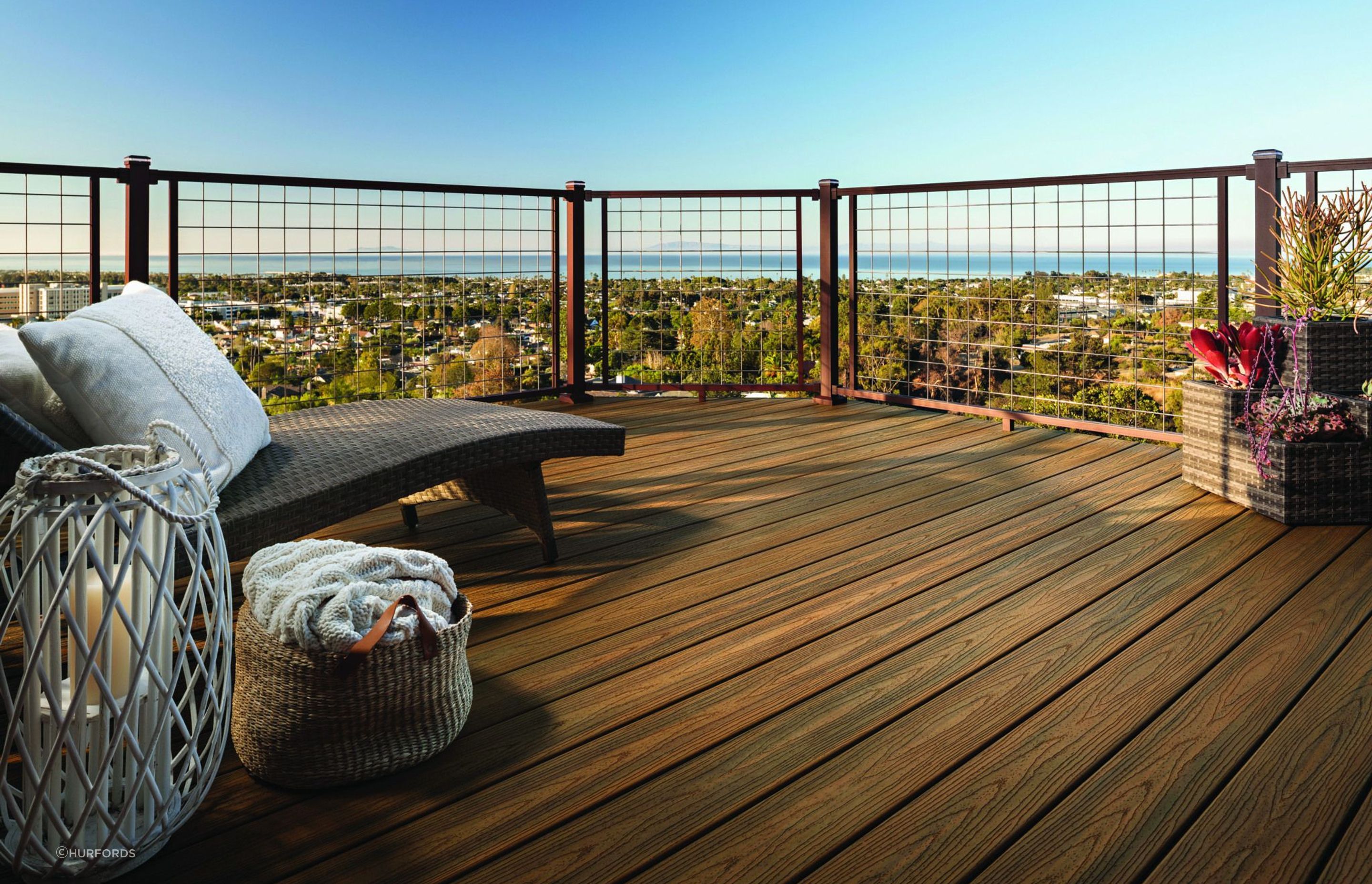 Heat-reflecting technology makes Trex Transcend the ideal decking for enjoying your outdoor space in the heat of summer.