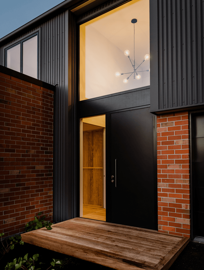 This contemporary finish is especially stylish when paired with a tray profile for roofs and looks equally good teamed with trapezoidal and corrugated cladding profiles.