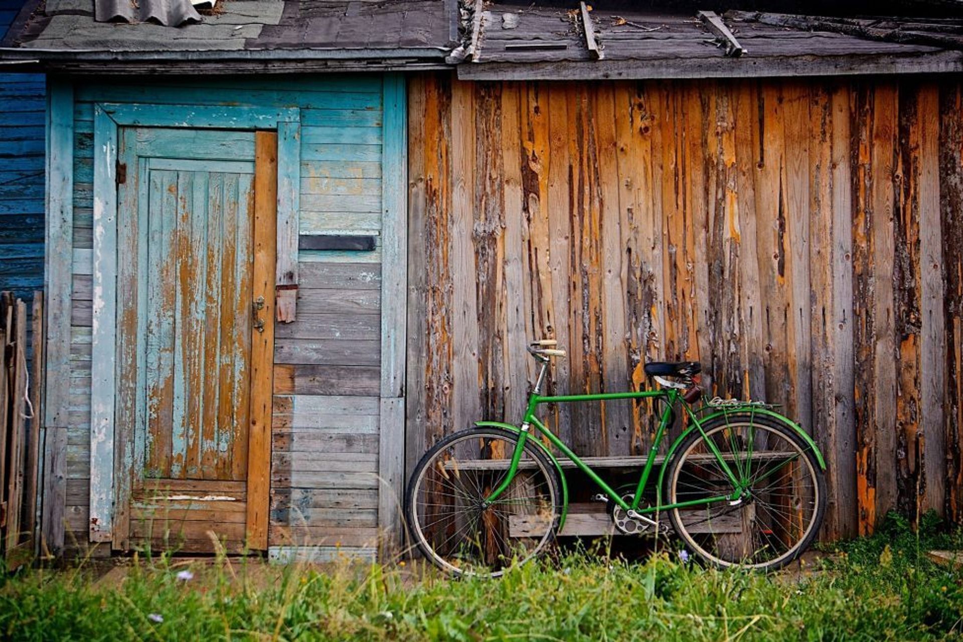 What are the benefits of using reclaimed wood?