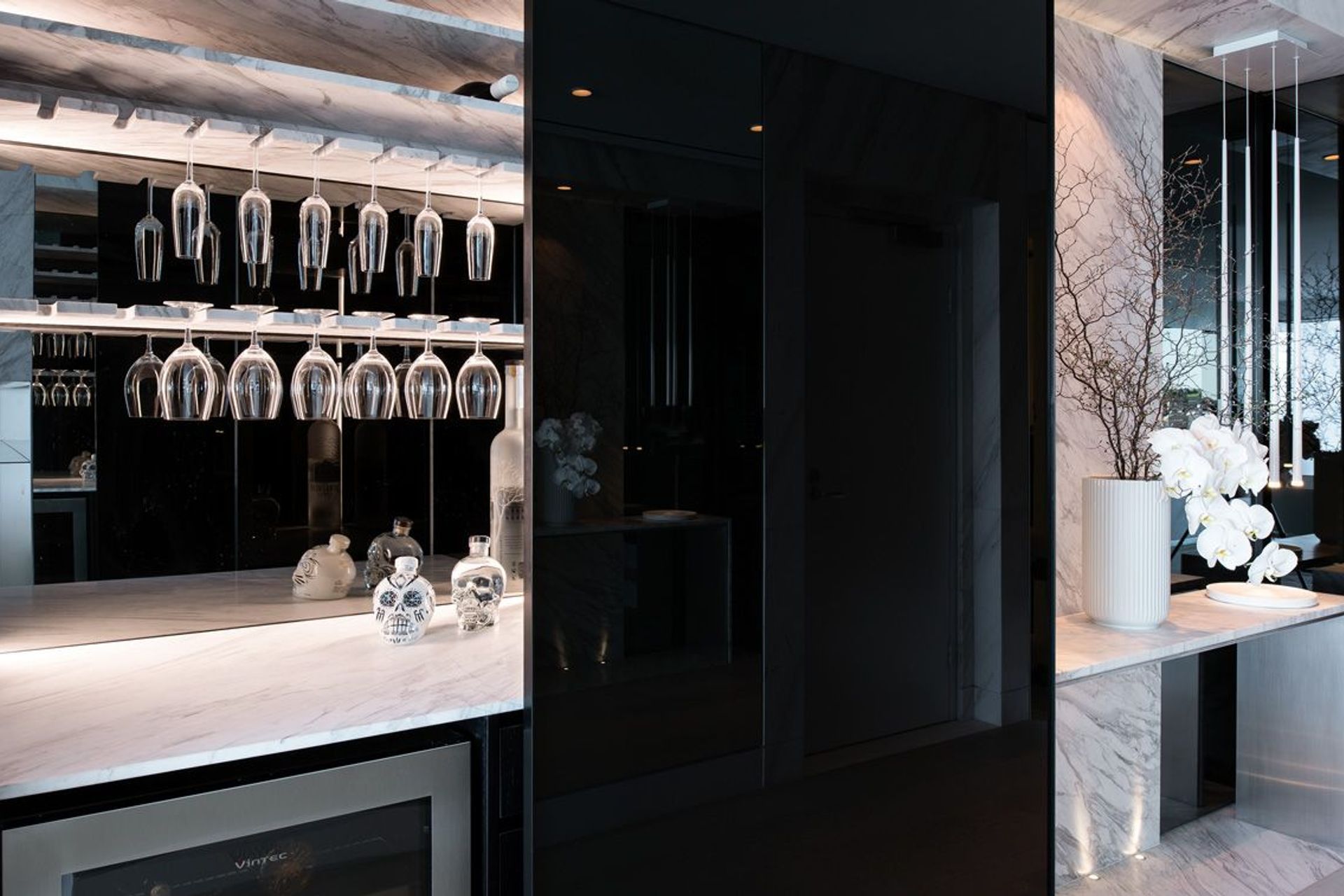 Shining a light on glassware at a private residence in Bondi - Photography: Thilo Pulch - Pulch Photography