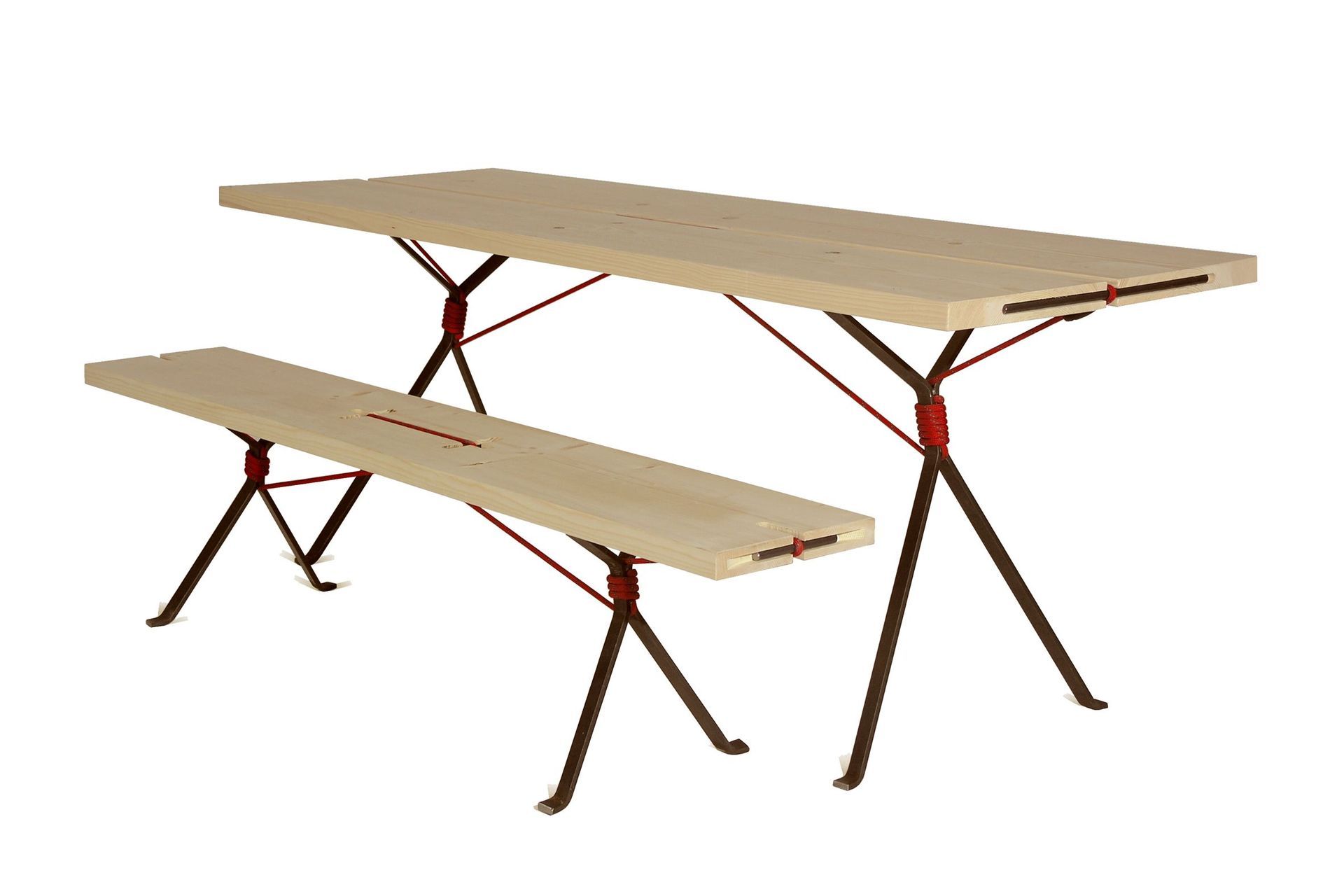 Designed to be easily assembled and disassembled, Kampenwand can be configured in a variety of ways and is suitable for indoor or outdoor use.