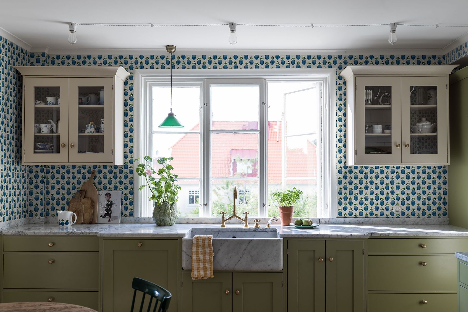 Prunus Blue wallpaper by Borastapeter