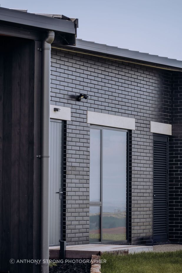 VDP Construction has recently completed two impressive architectural homes since under the management of van Tiel and Boulger.