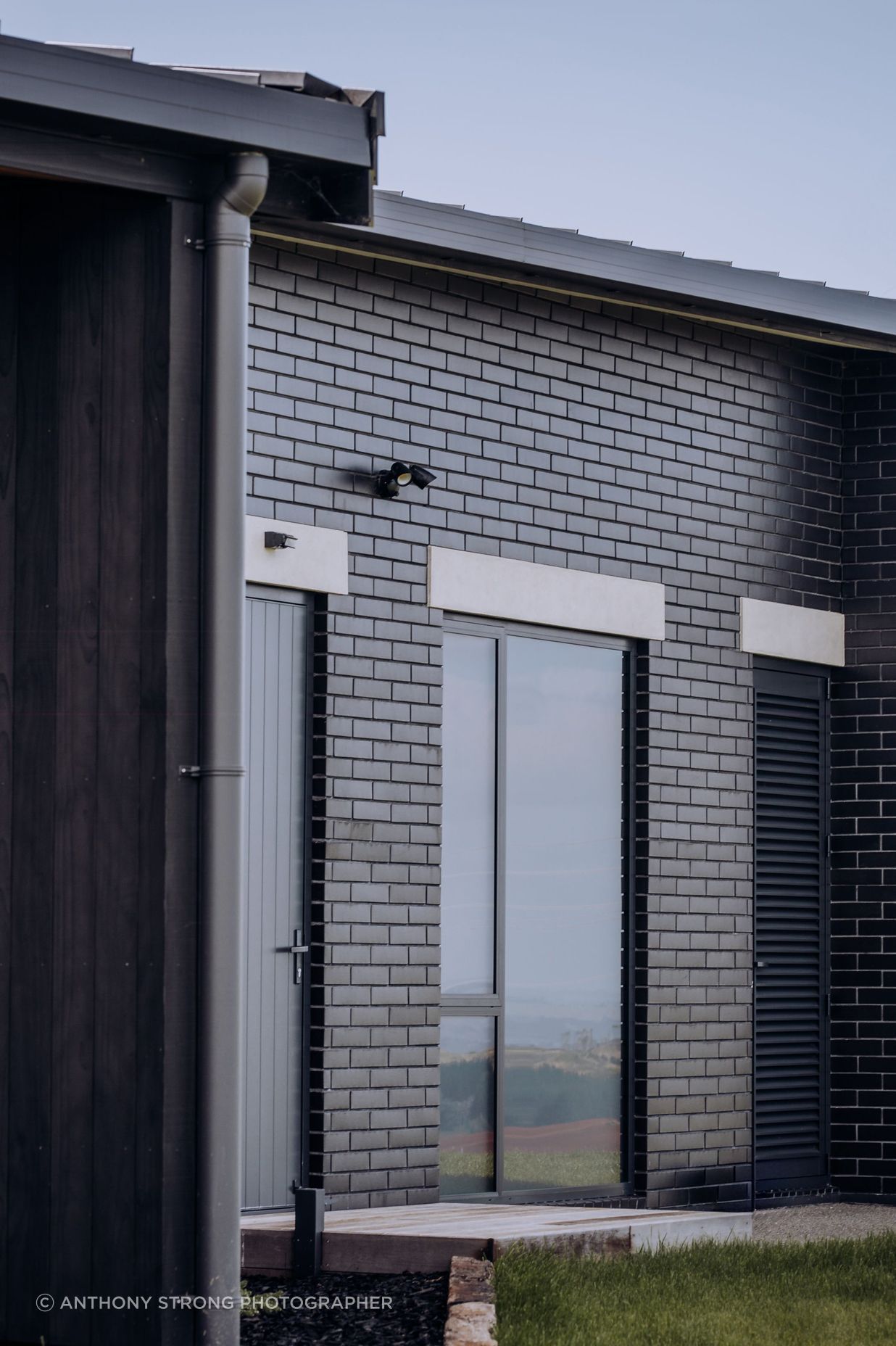 VDP Construction has recently completed two impressive architectural homes since under the management of van Tiel and Boulger.