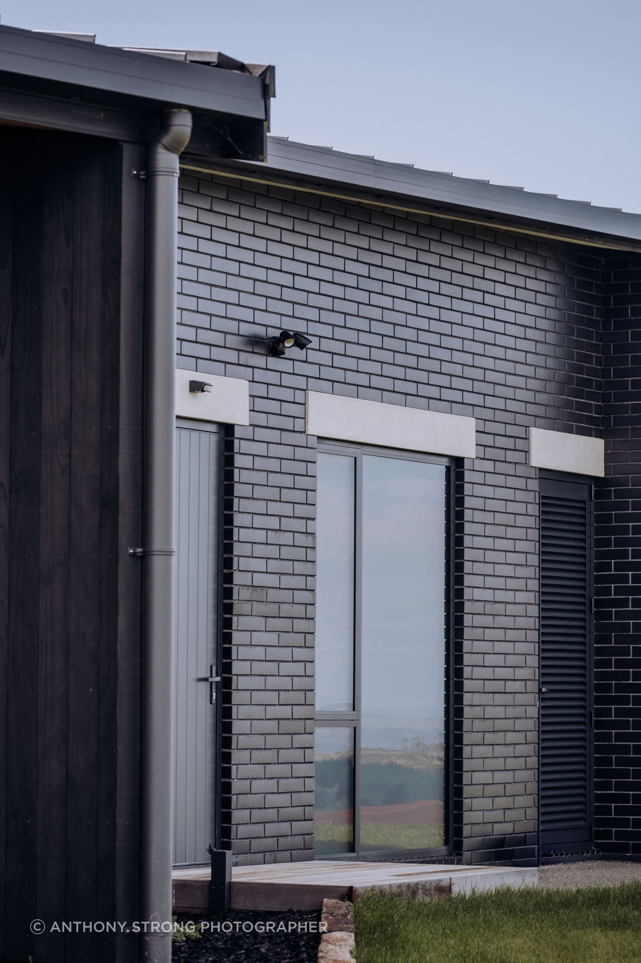 VDP Construction has recently completed two impressive architectural homes since under the management of van Tiel and Boulger.