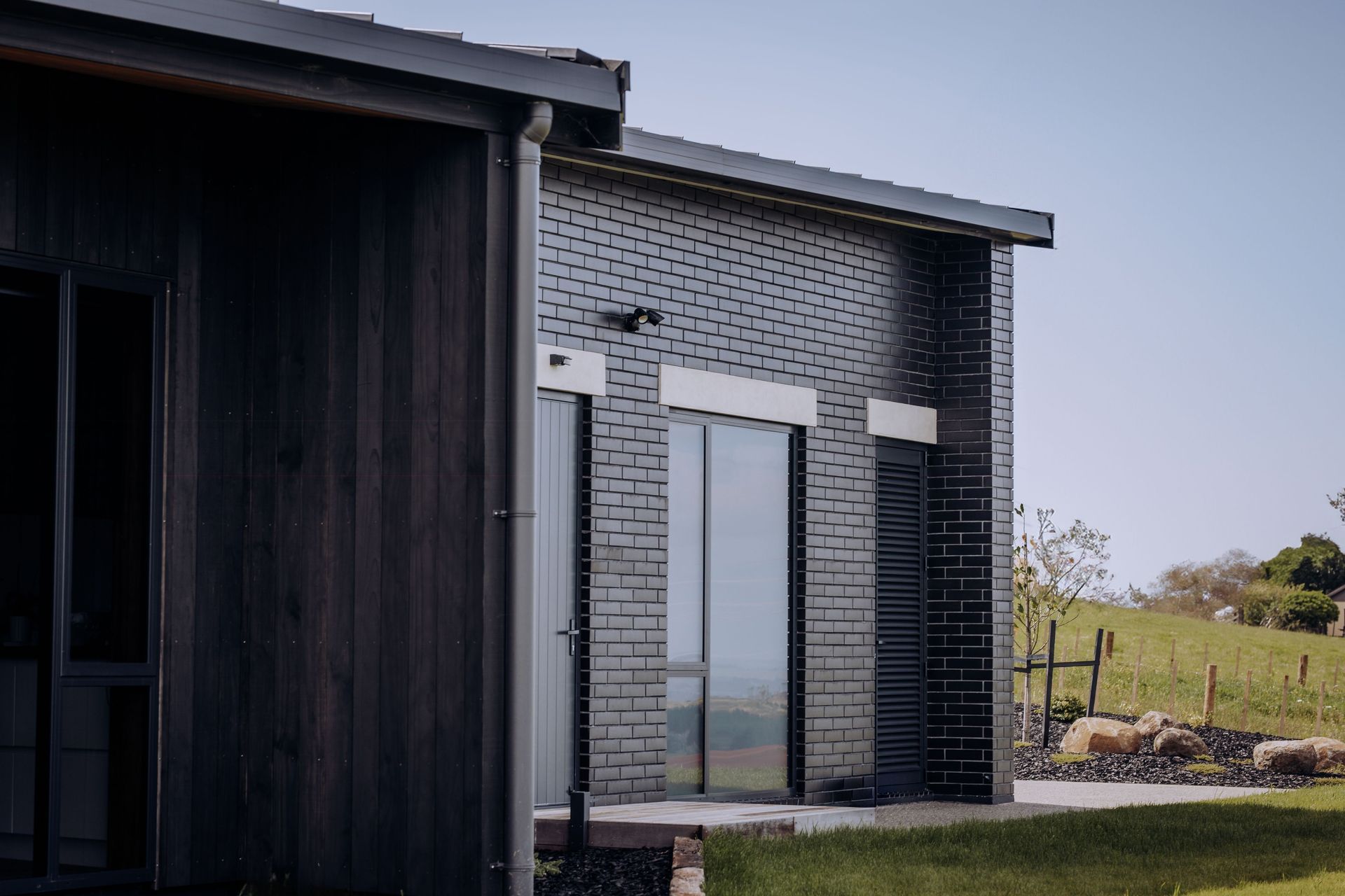 VDP Construction has recently completed two impressive architectural homes since under the management of van Tiel and Boulger.