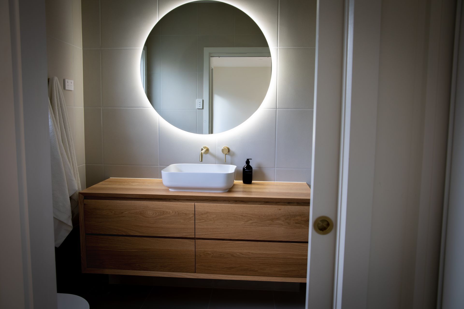 American Oak Vanities
by The Barking Axe