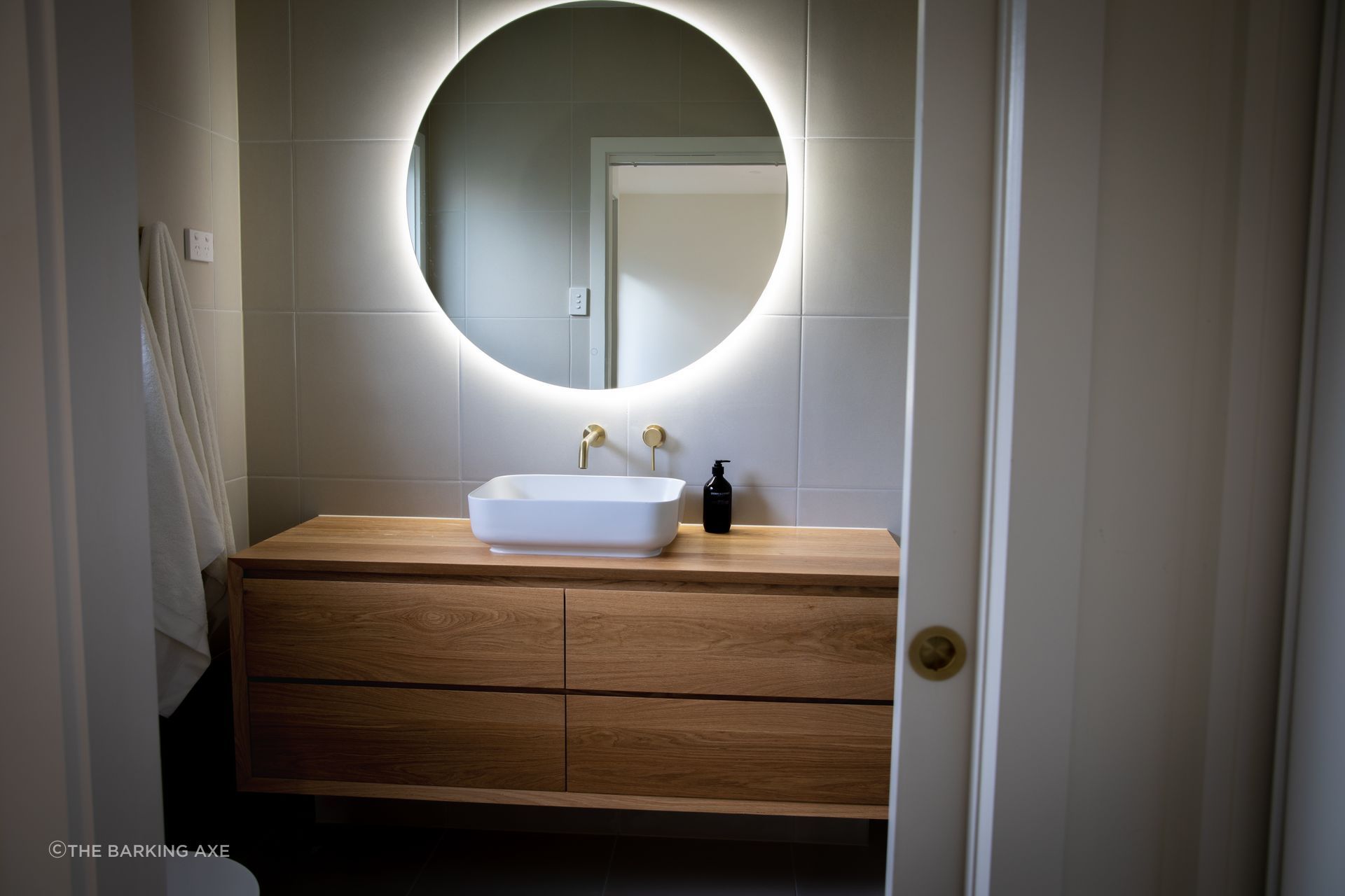 American Oak Vanities
by The Barking Axe