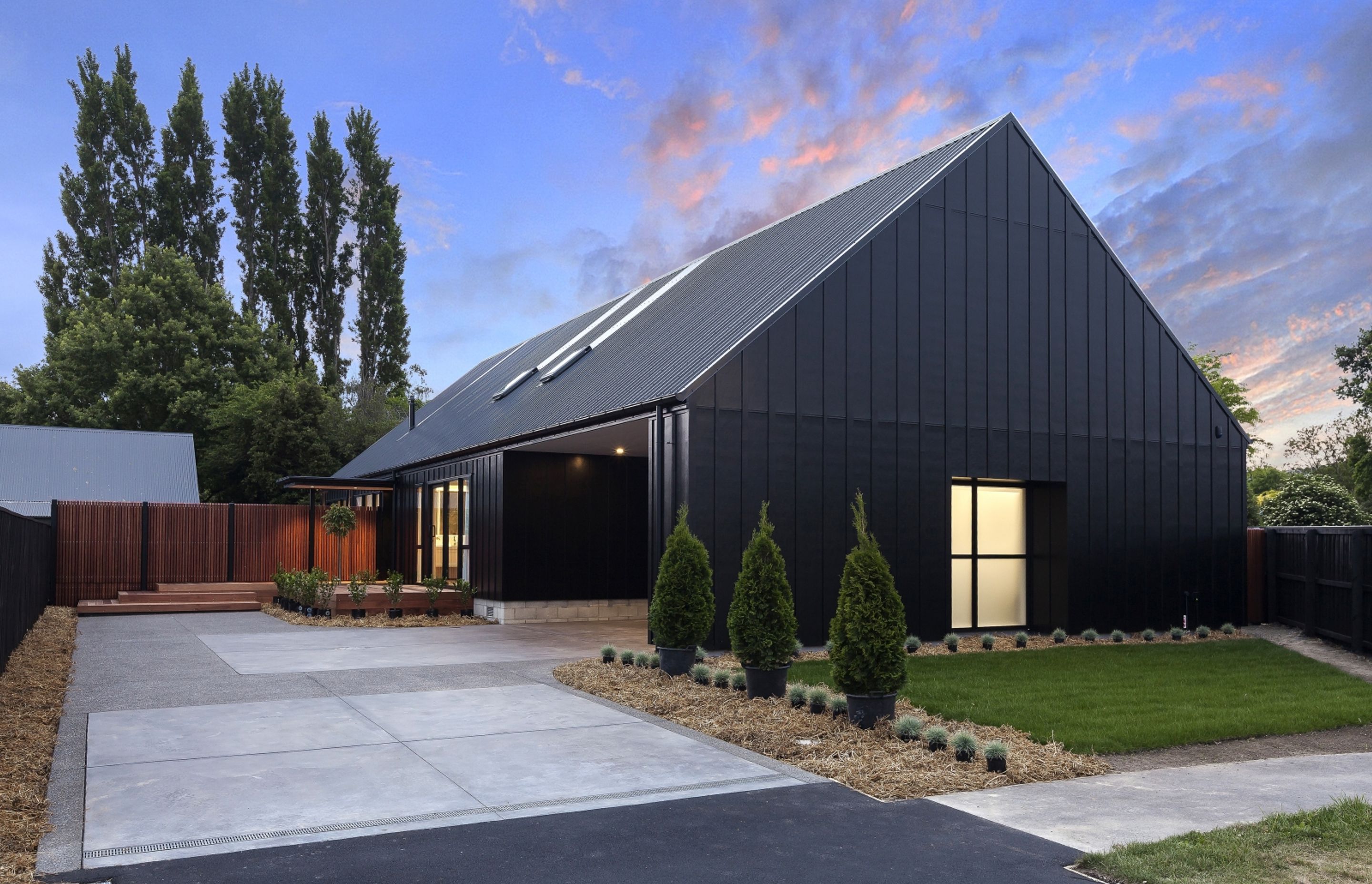 With views of the Port Hills on one side and the Southern Alps on the other, this Tai Tapu site called for a house that embraces both town and country aesthetics.