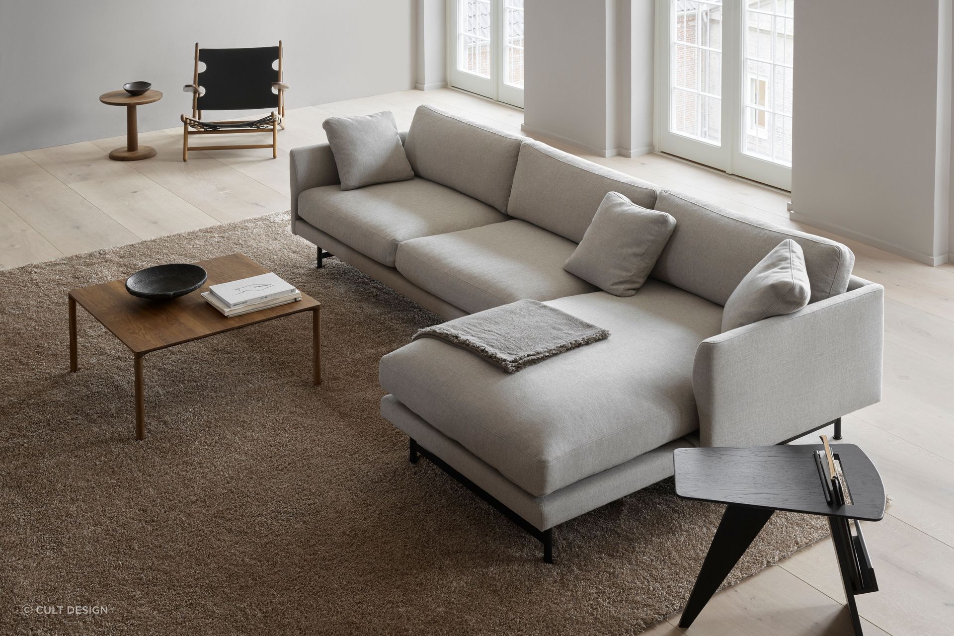 Chaise lounges are a good seating option to consider for large open spaces. Featured product: Calmo 3-Seater Chaise 95 Metal Fredericia.