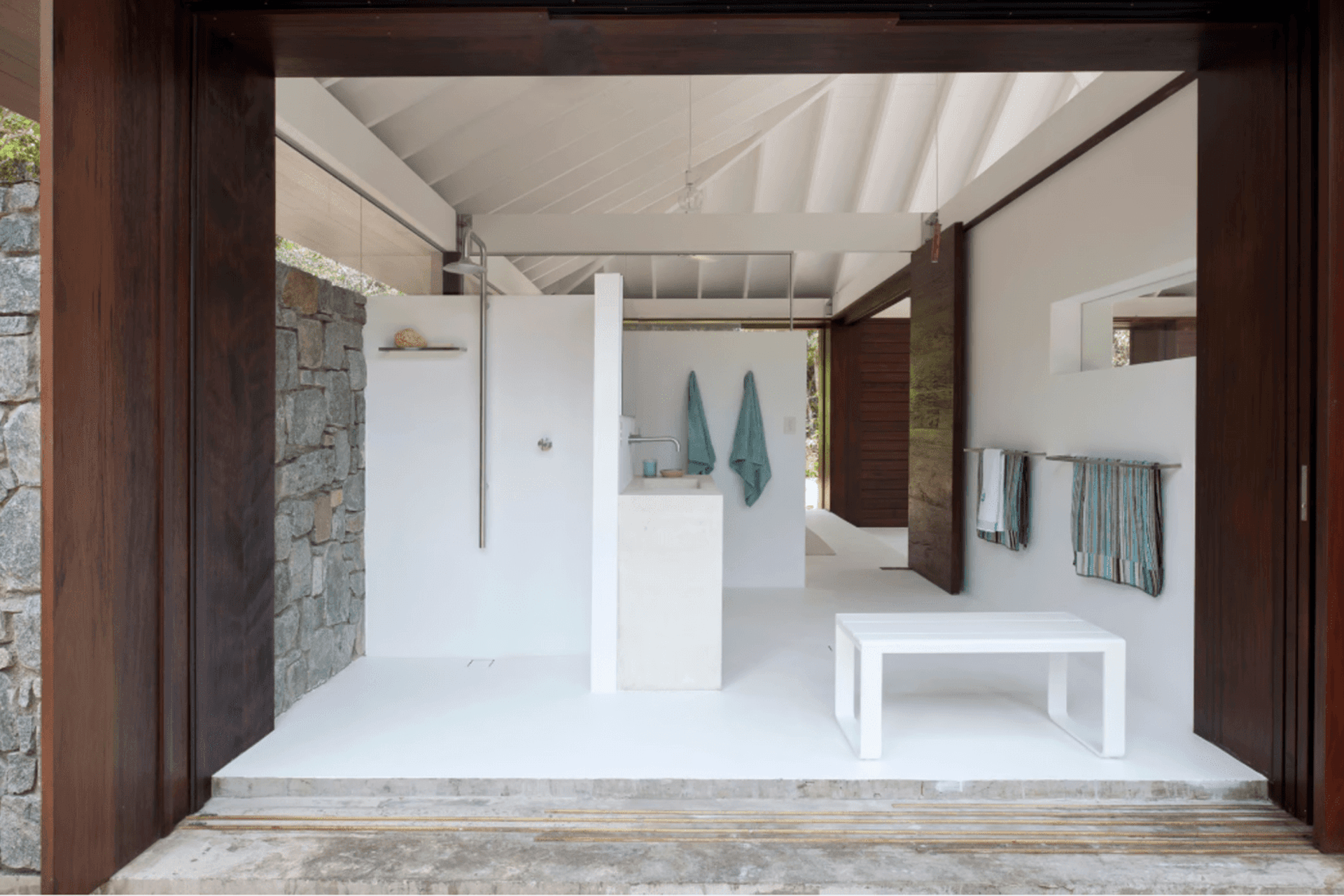 Open style coastal bathrooms work particularly well in beach style huts, or single level beach houses.