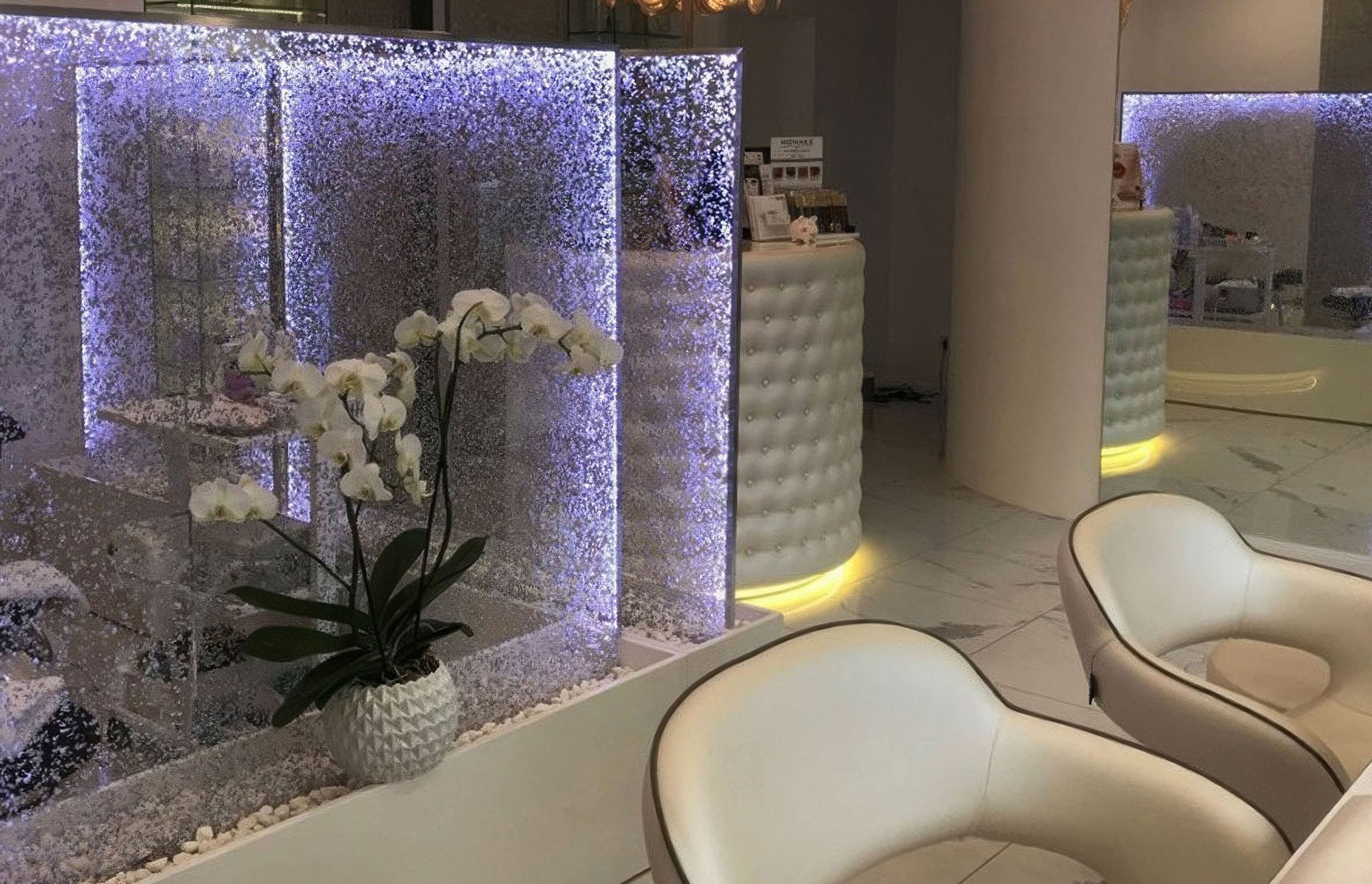 2xacryliccouturFIOCCHI-SilverNailbar1-crop-large-gigapixel.jpeg