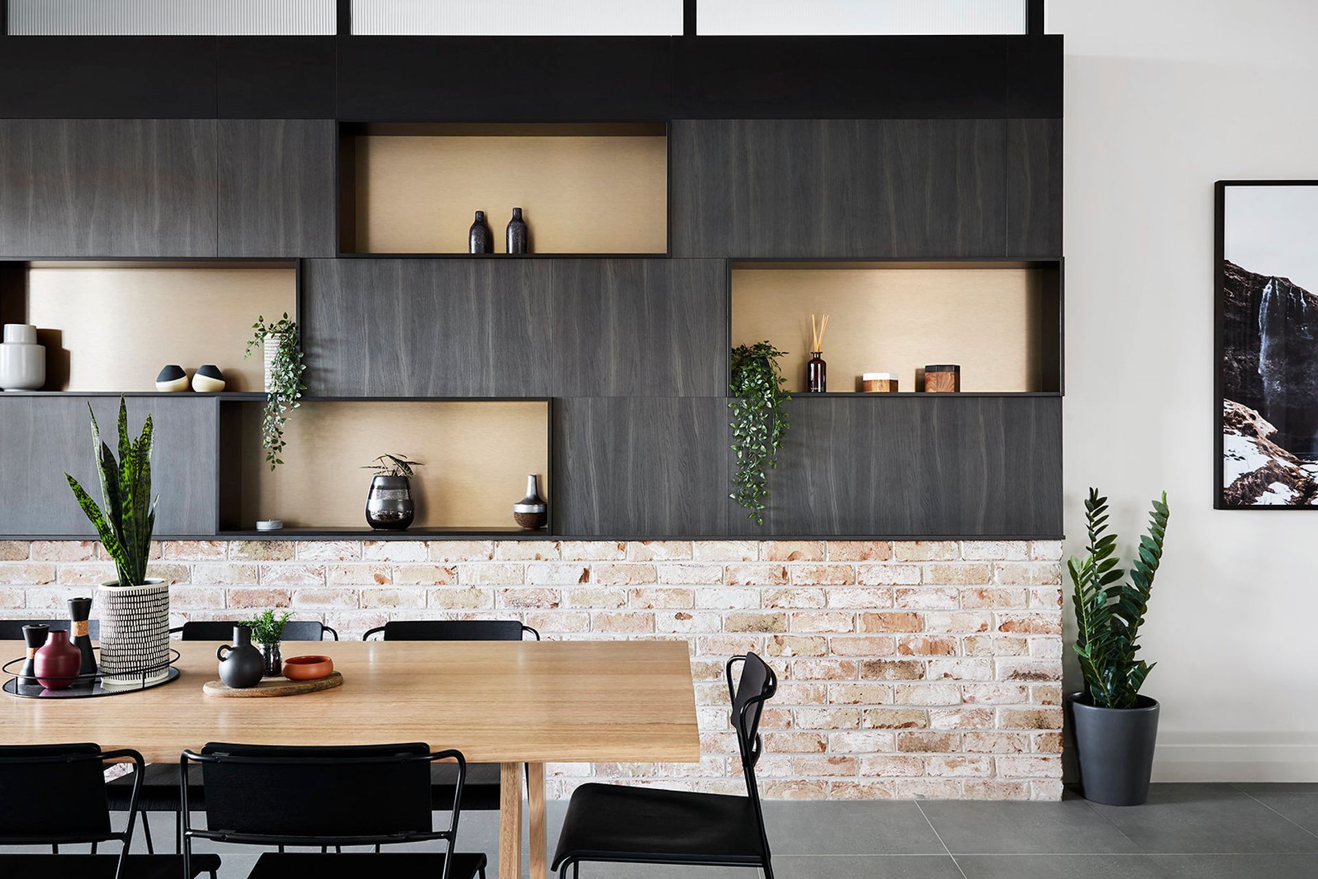A contrast in colour and texture for dramatic impact, featuring San Selmo Classico in Original Bricks
by Brickworks.