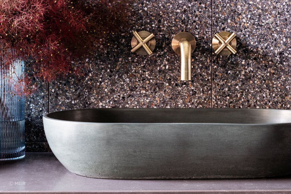 Round Cross Handle Jumper Valve Wall Top Assemblies - Tiger Bronze
By Meir