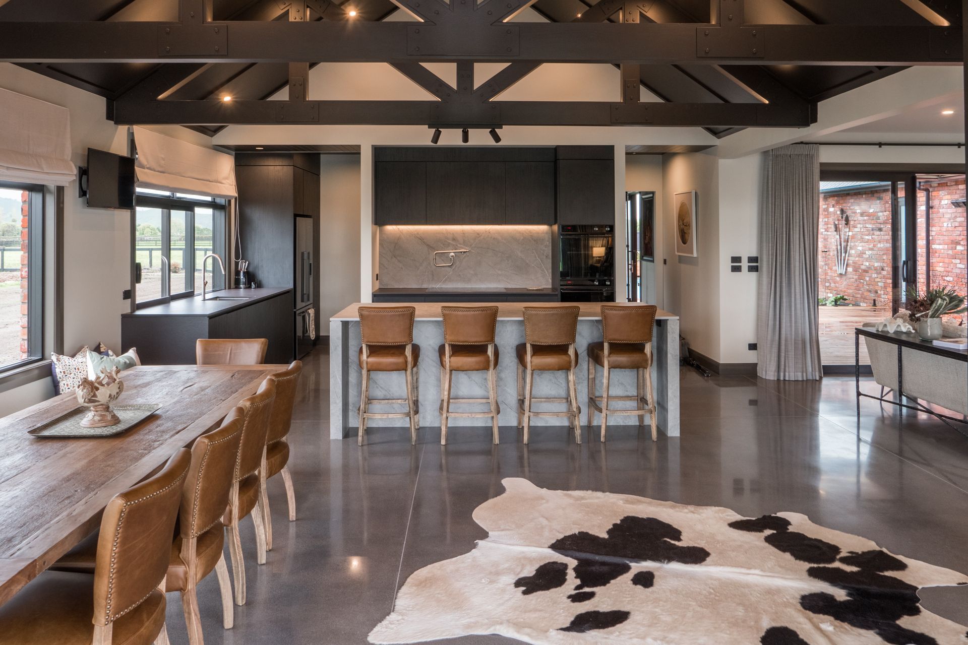 Natural products, such as exposed wood or concrete, are long-lasting and harmonise with the landscape, providing a timeless design that can evolve with the times.