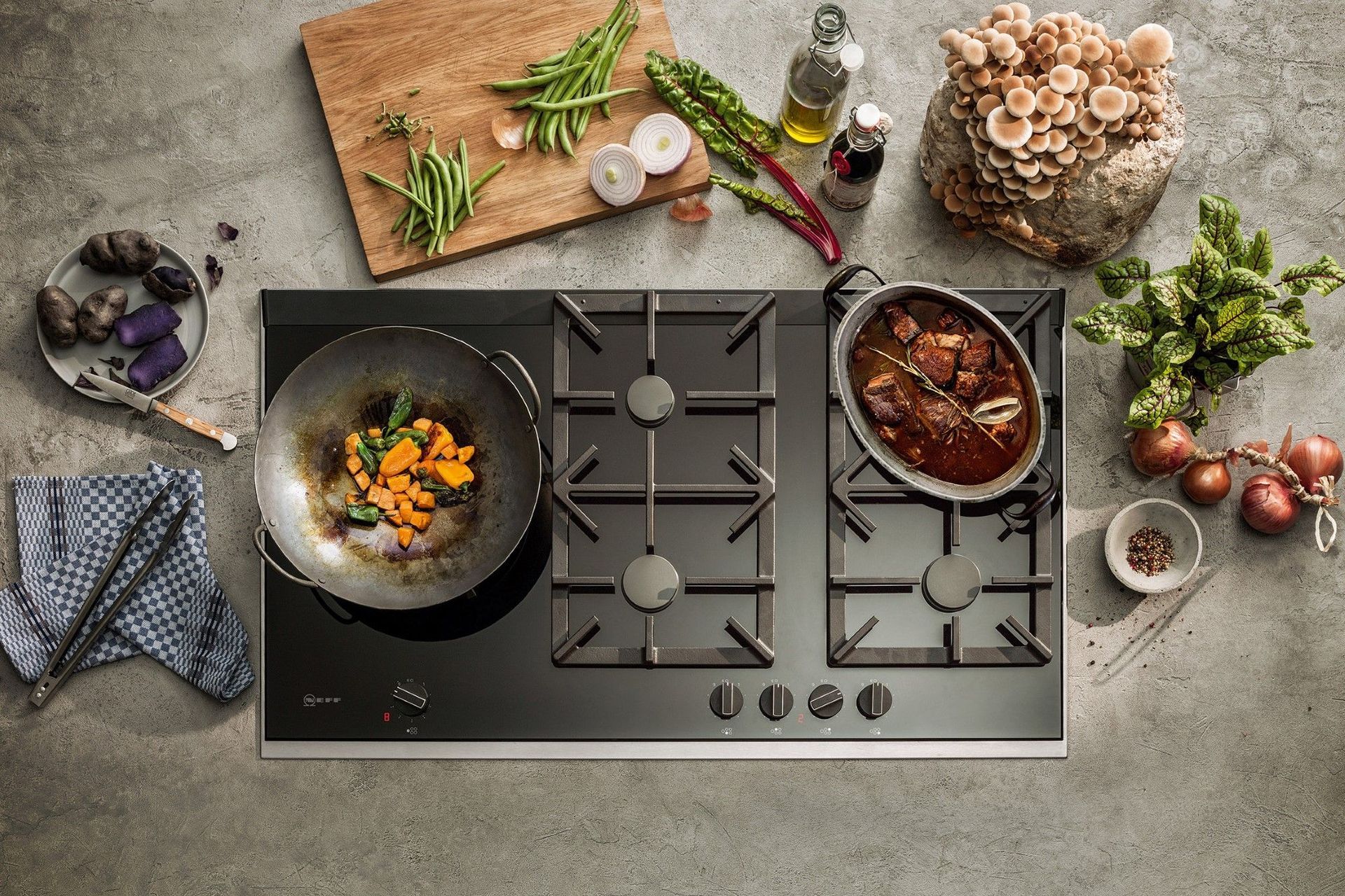 A ceramic black glass ceramic finish, like that in the NEFF Gas Cooktop is a great feature to add to your checklist for a modern gas cooktop.
