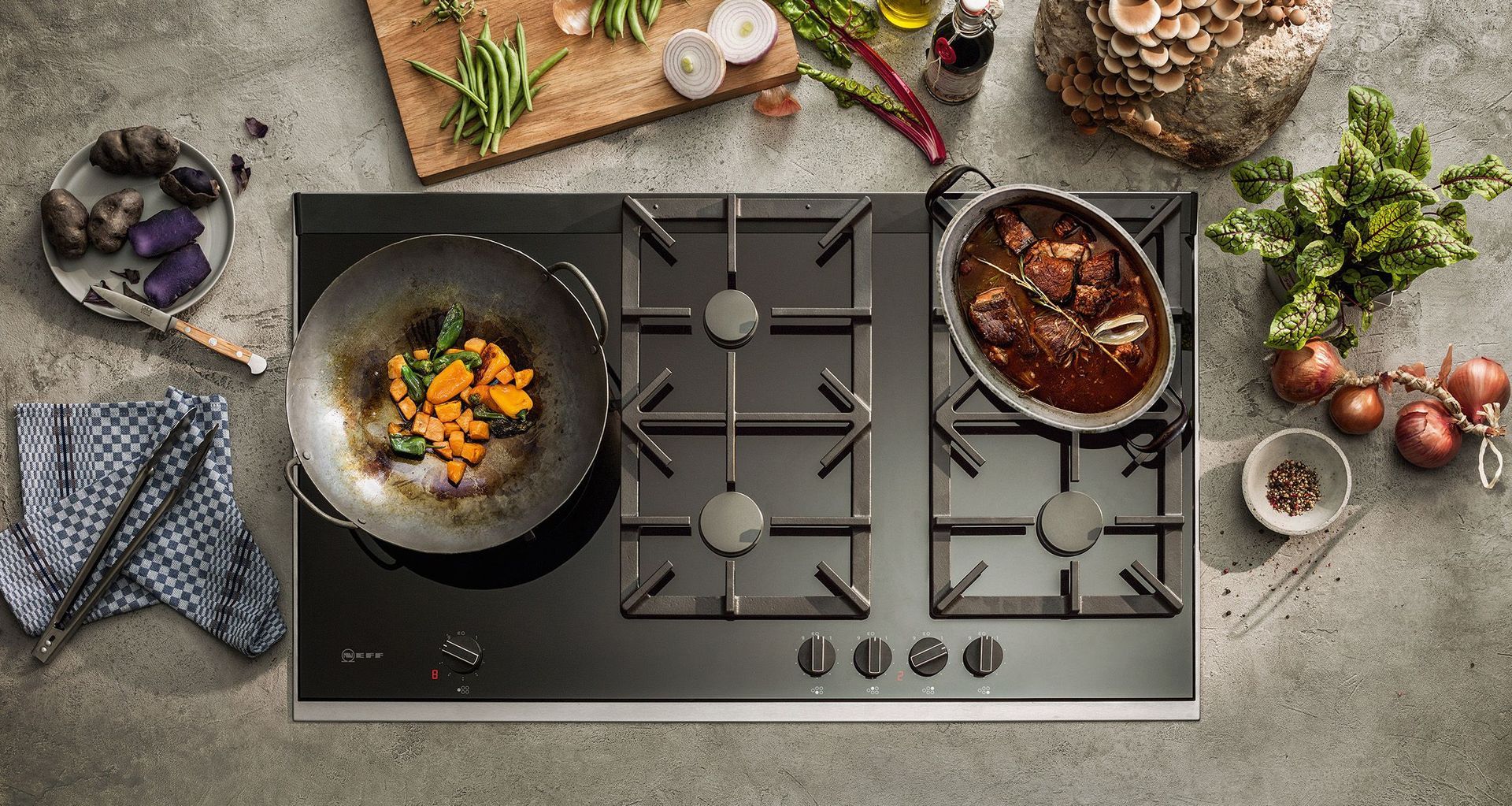 The NEFF Gas Cooktop 90cm in Ceramic Black Glass.