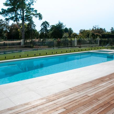 Natural stone pool coping: the ultimate guide for homeowners