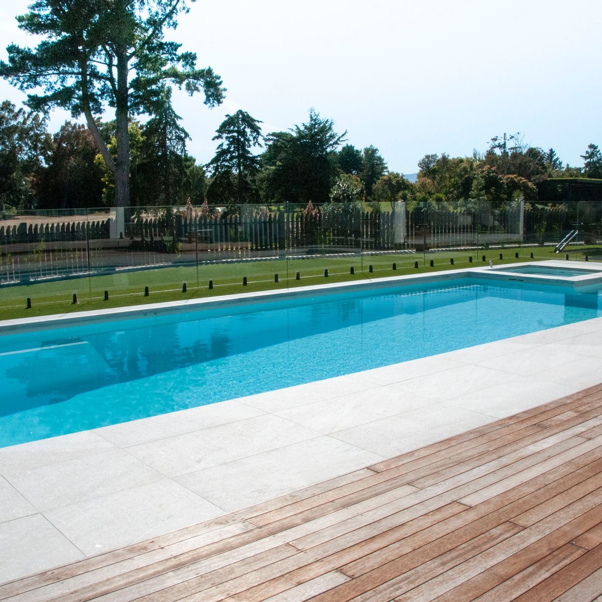 Natural stone pool coping: the ultimate guide for homeowners