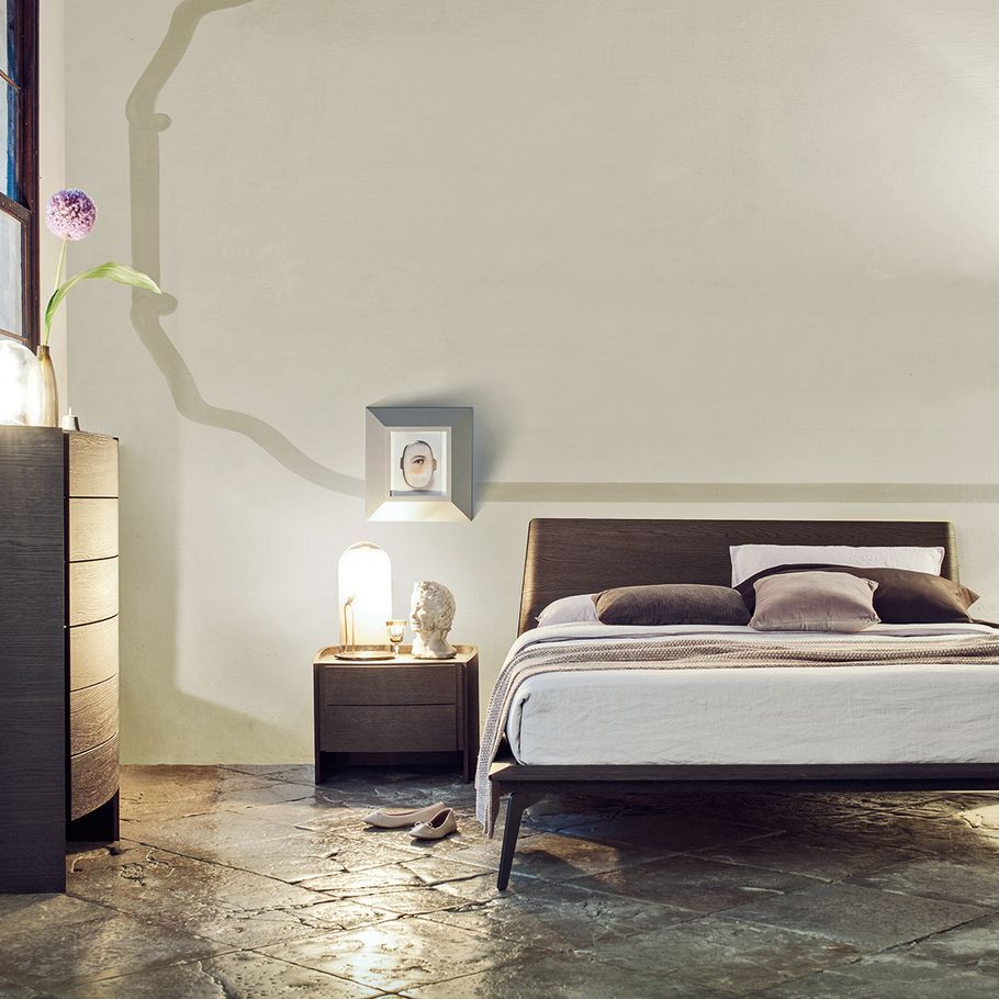 Bedside table ideas that are simple and stunning