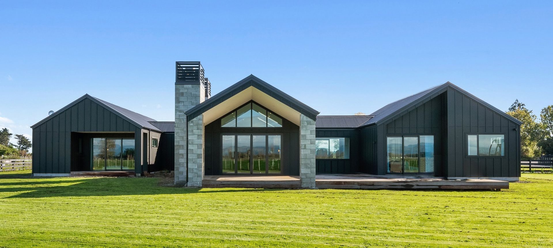 Turbine Residential was recognised this year when it won the 2023 Master Builders Gold - Altus Window System New Home $750-$1 million category for the impeccable Aranui Rd project.