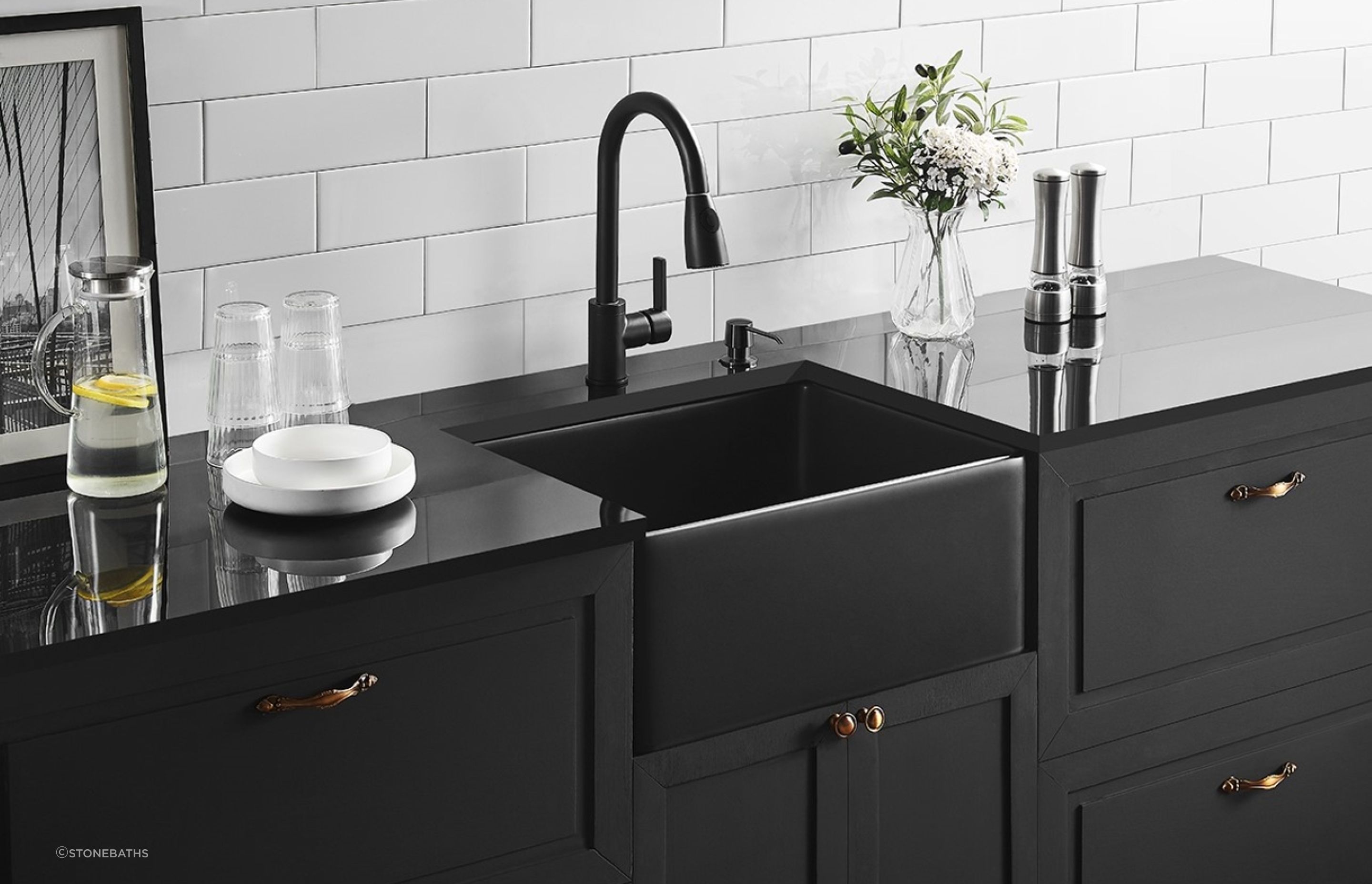 The bold Black Butlers Sink is made from robust European Fireclay.
