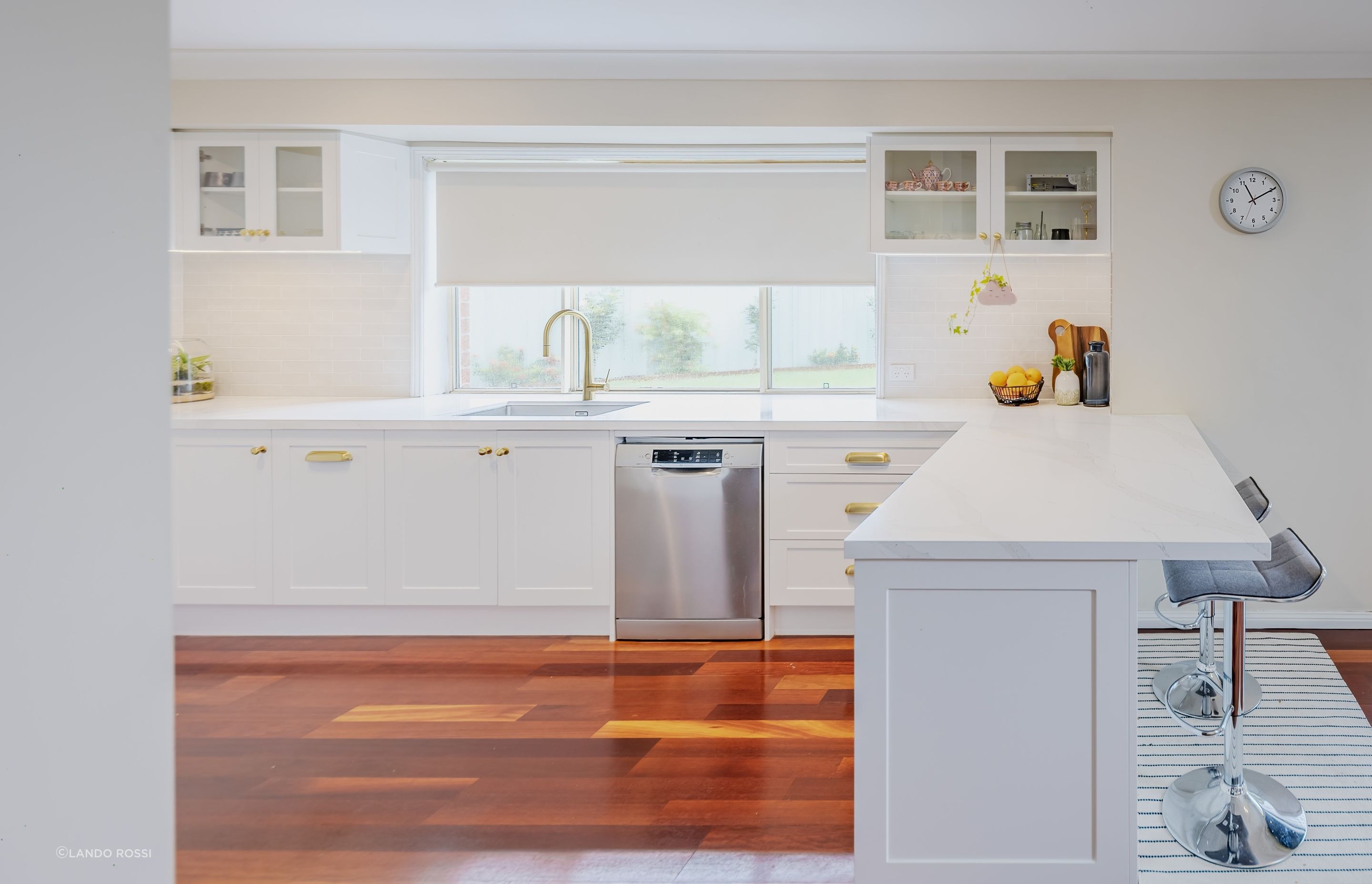 Golden cabinet handles and Hampton's styling go hand in hand in this luxurious kitchen in Beaumont Hills. | Photography: Lando Rossi